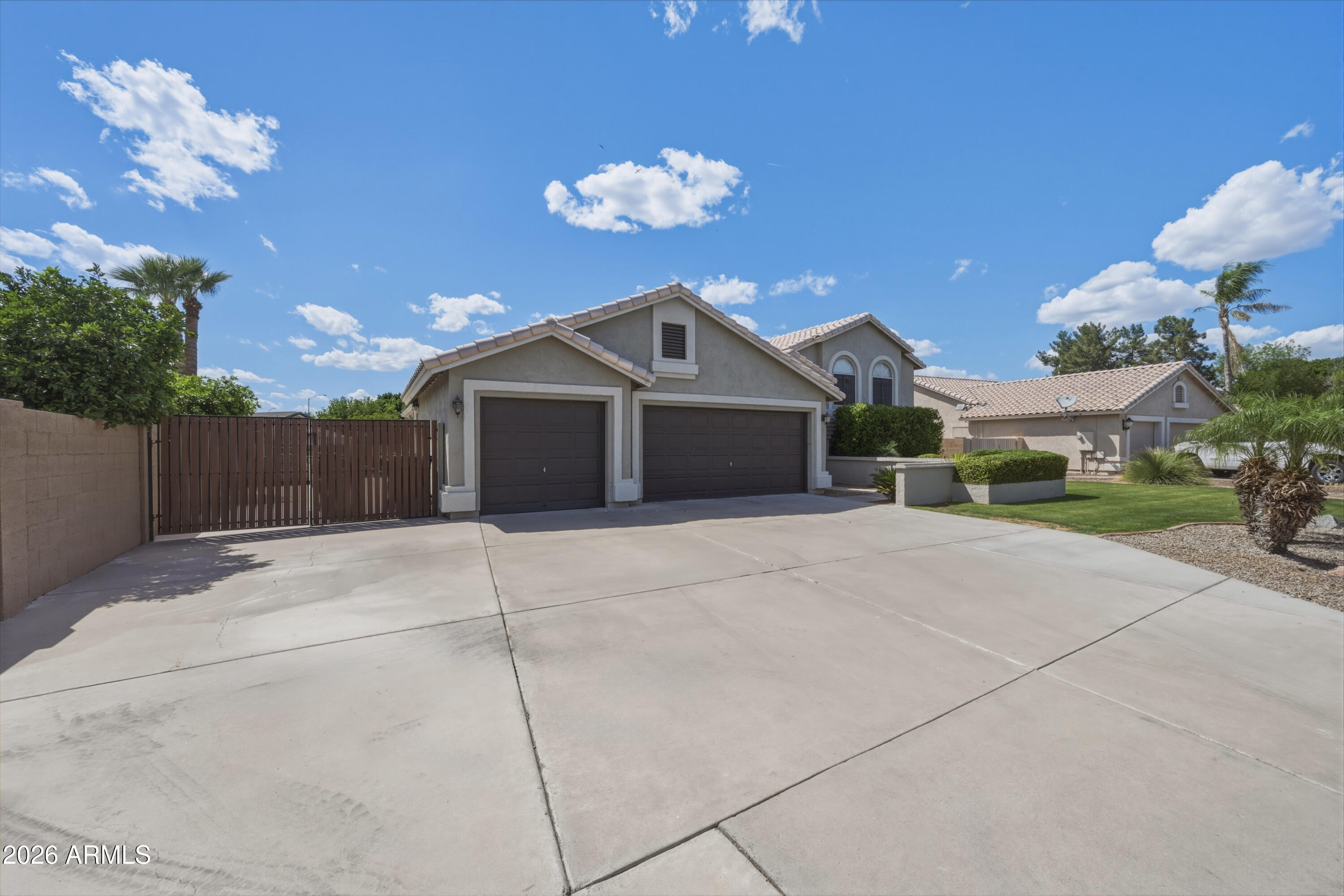 2306 N ACACIA