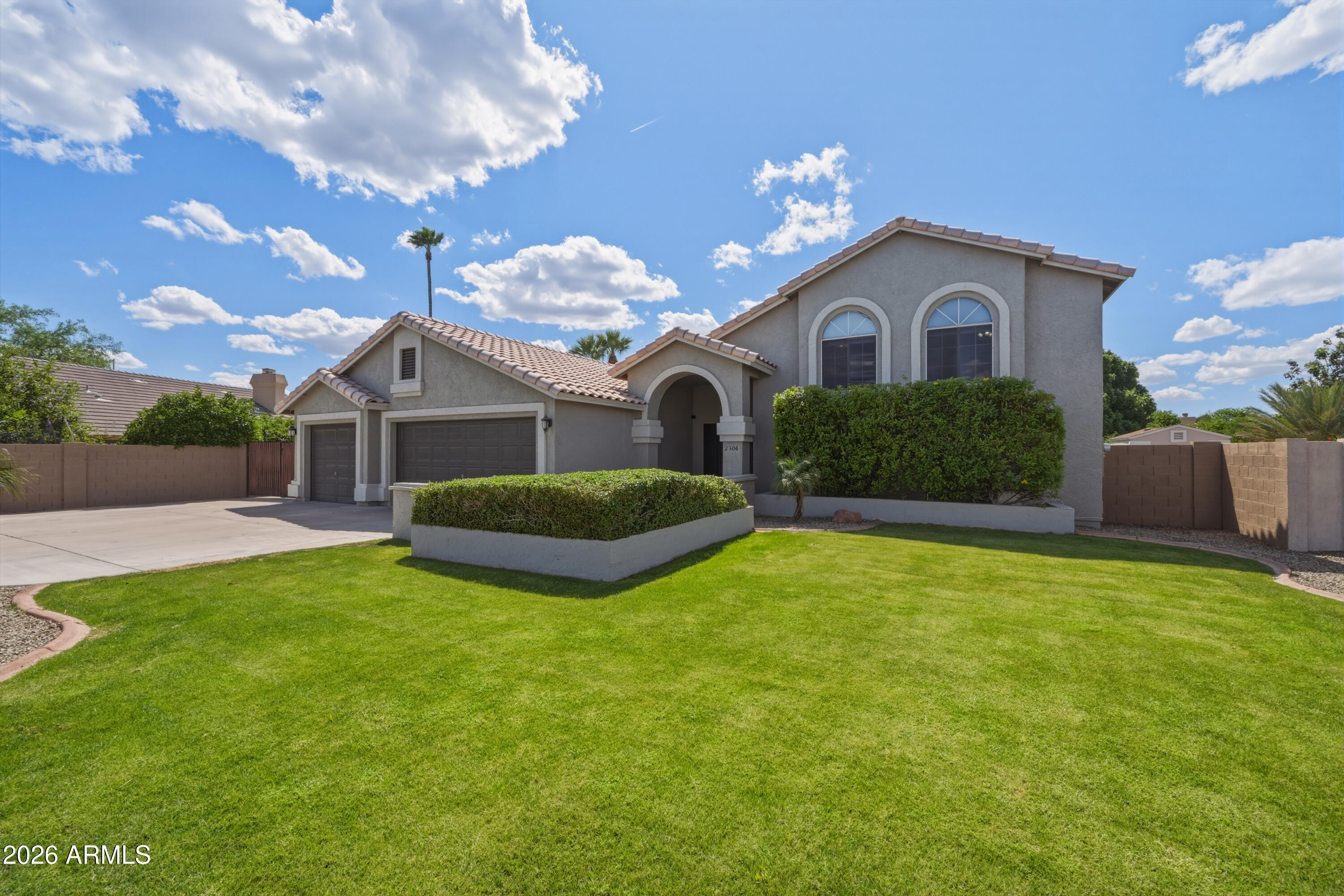 2306 N ACACIA