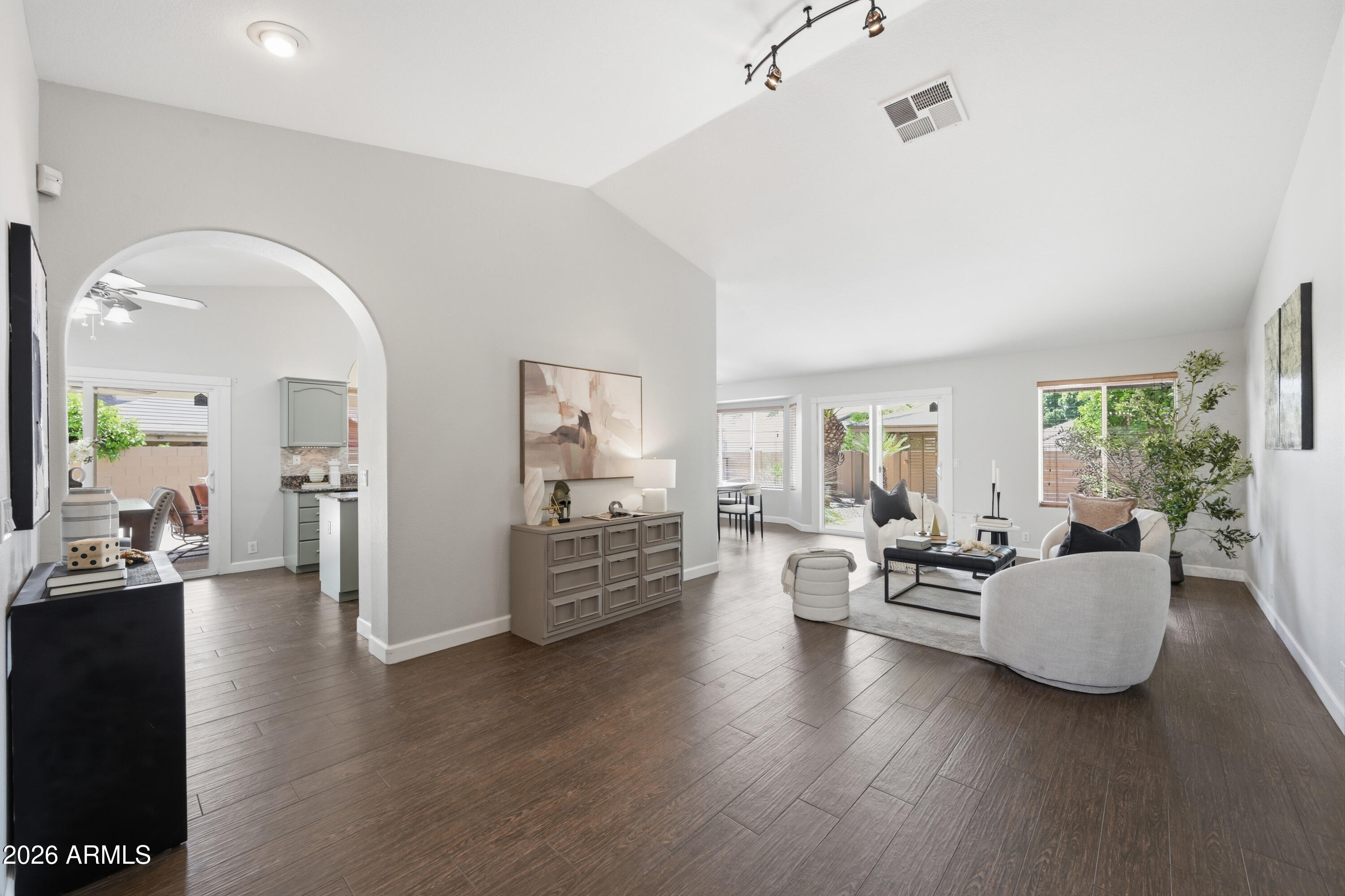 2306 N ACACIA