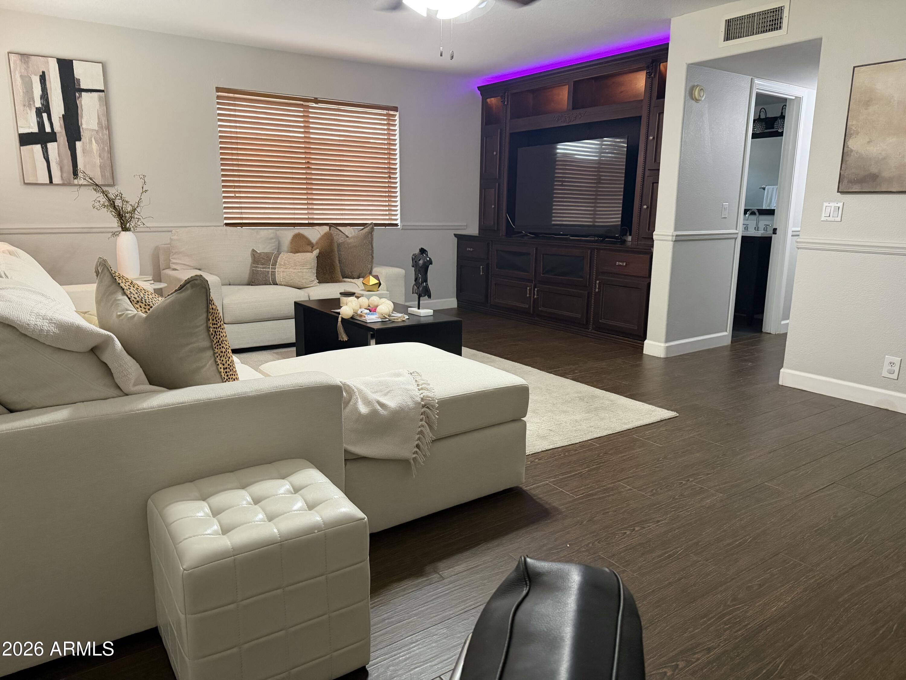 2306 N ACACIA