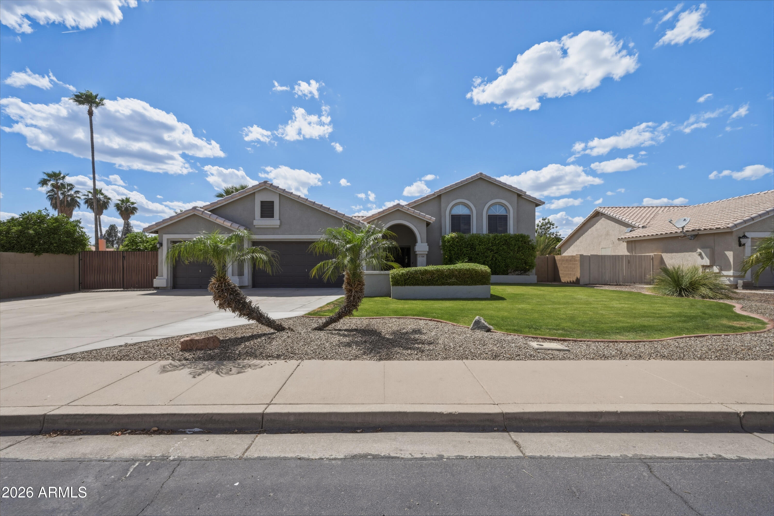 2306 N ACACIA