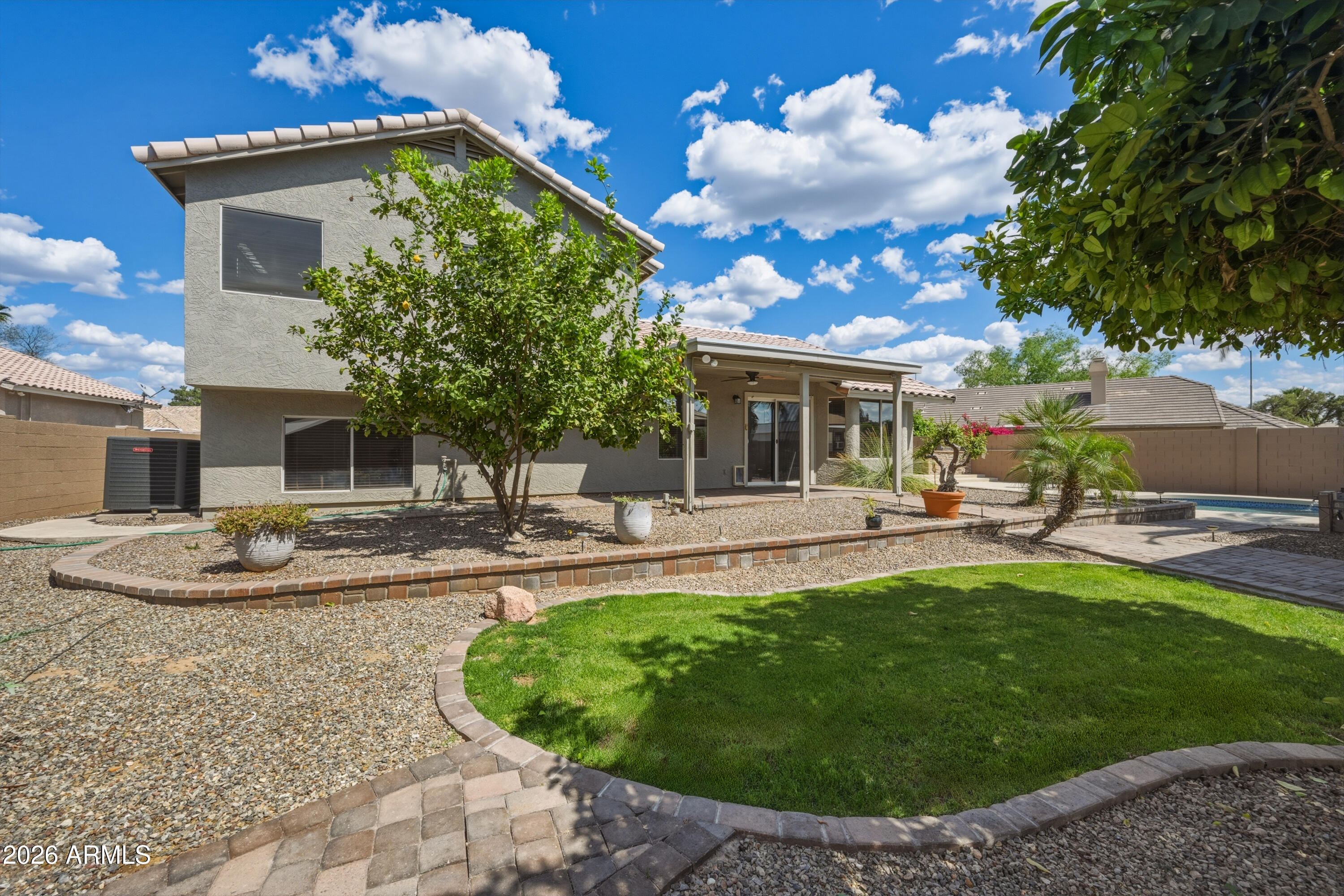 2306 N ACACIA