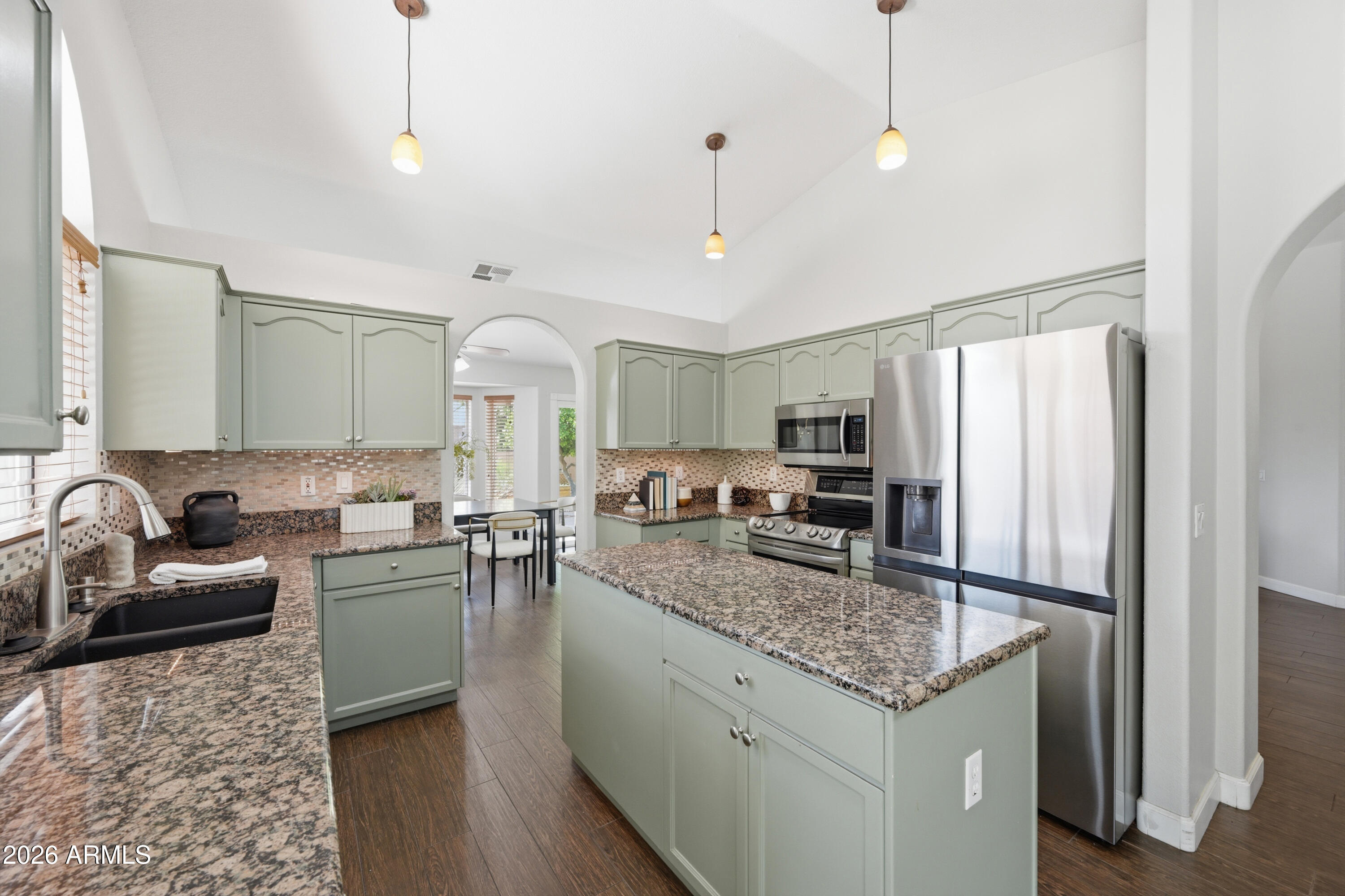 2306 N ACACIA