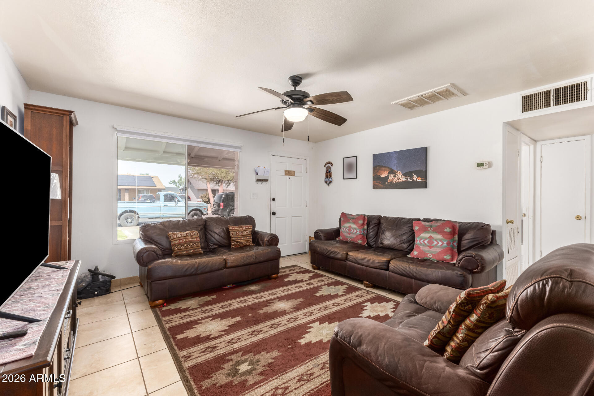 2347 W POINSETTIA Drive N
