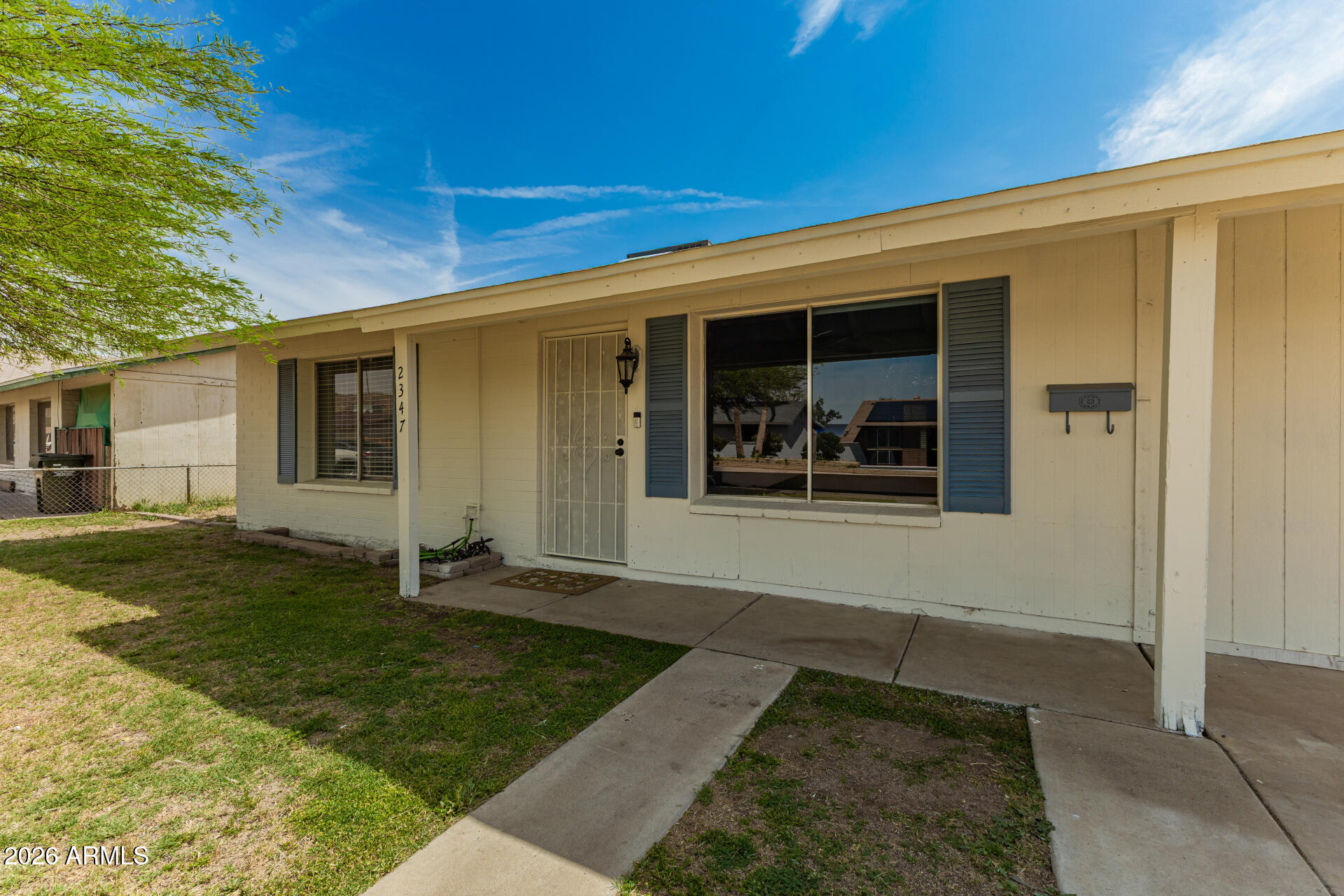 2347 W POINSETTIA Drive N