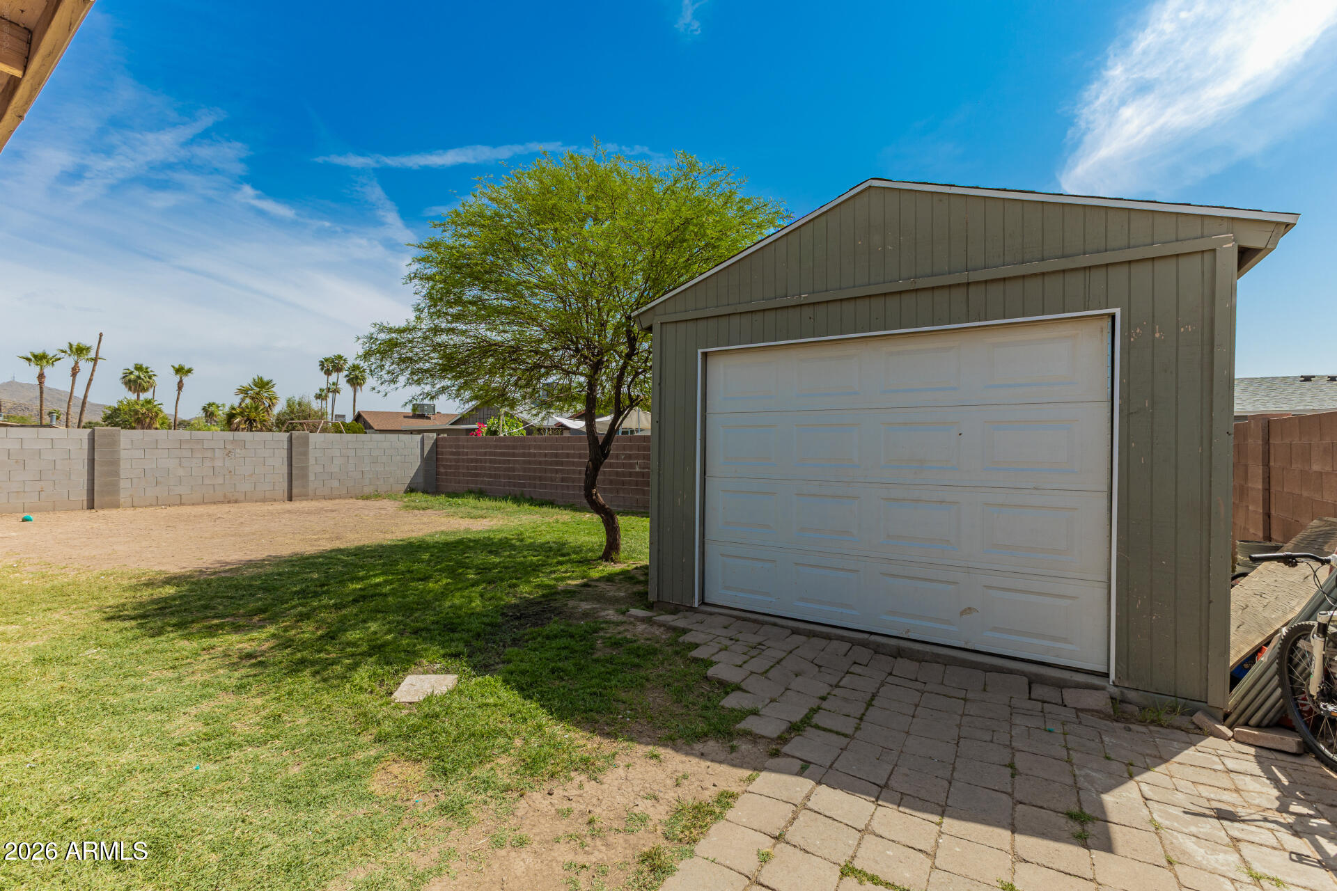 2347 W POINSETTIA Drive N