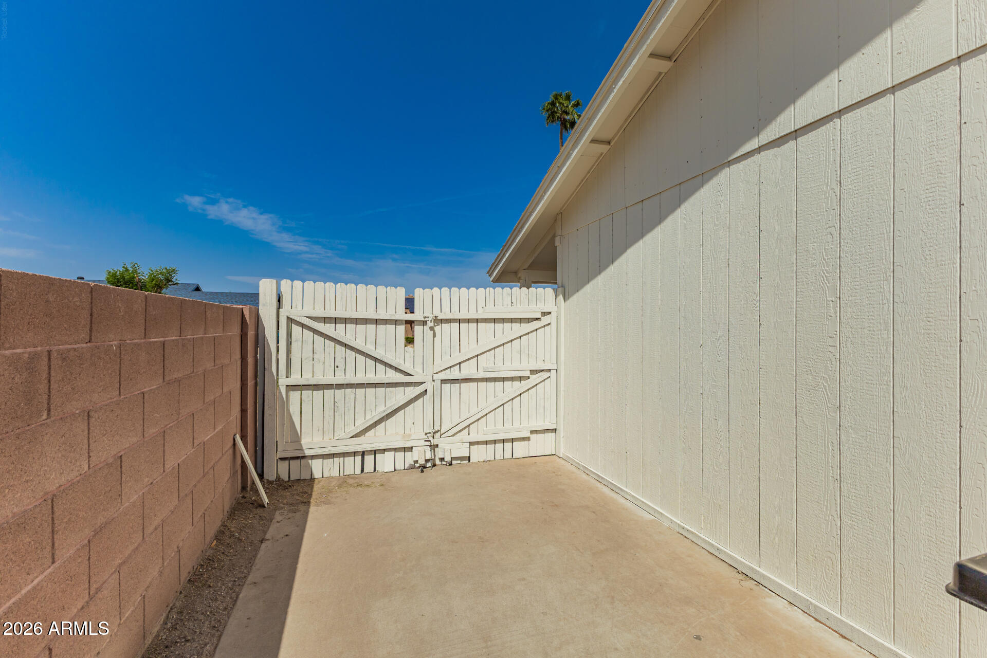 2347 W POINSETTIA Drive N