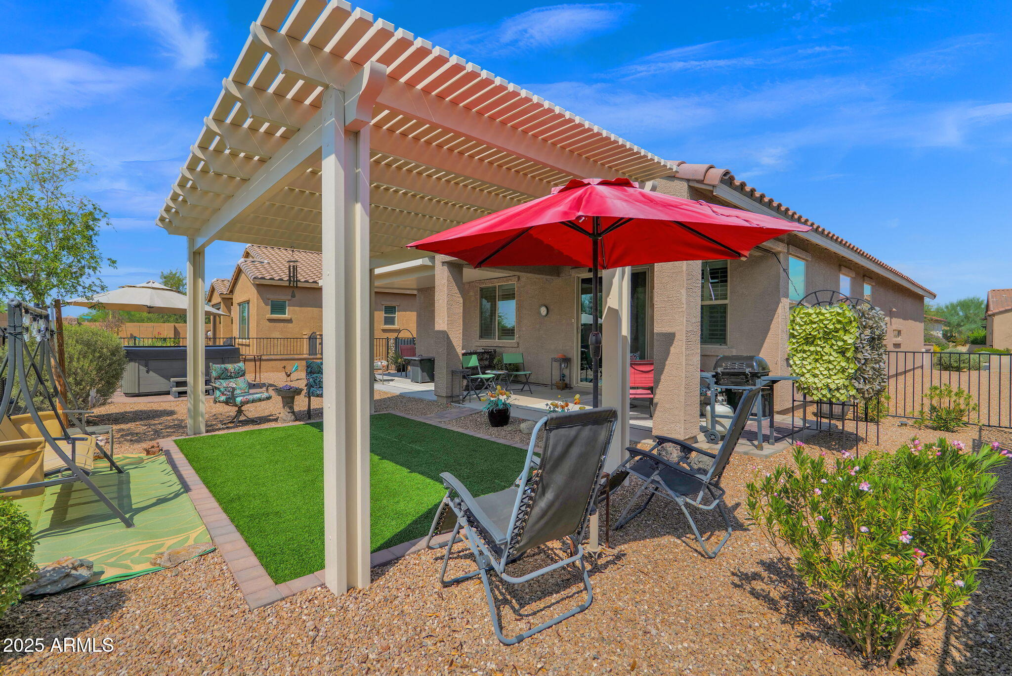 455 N RAINBOW Way