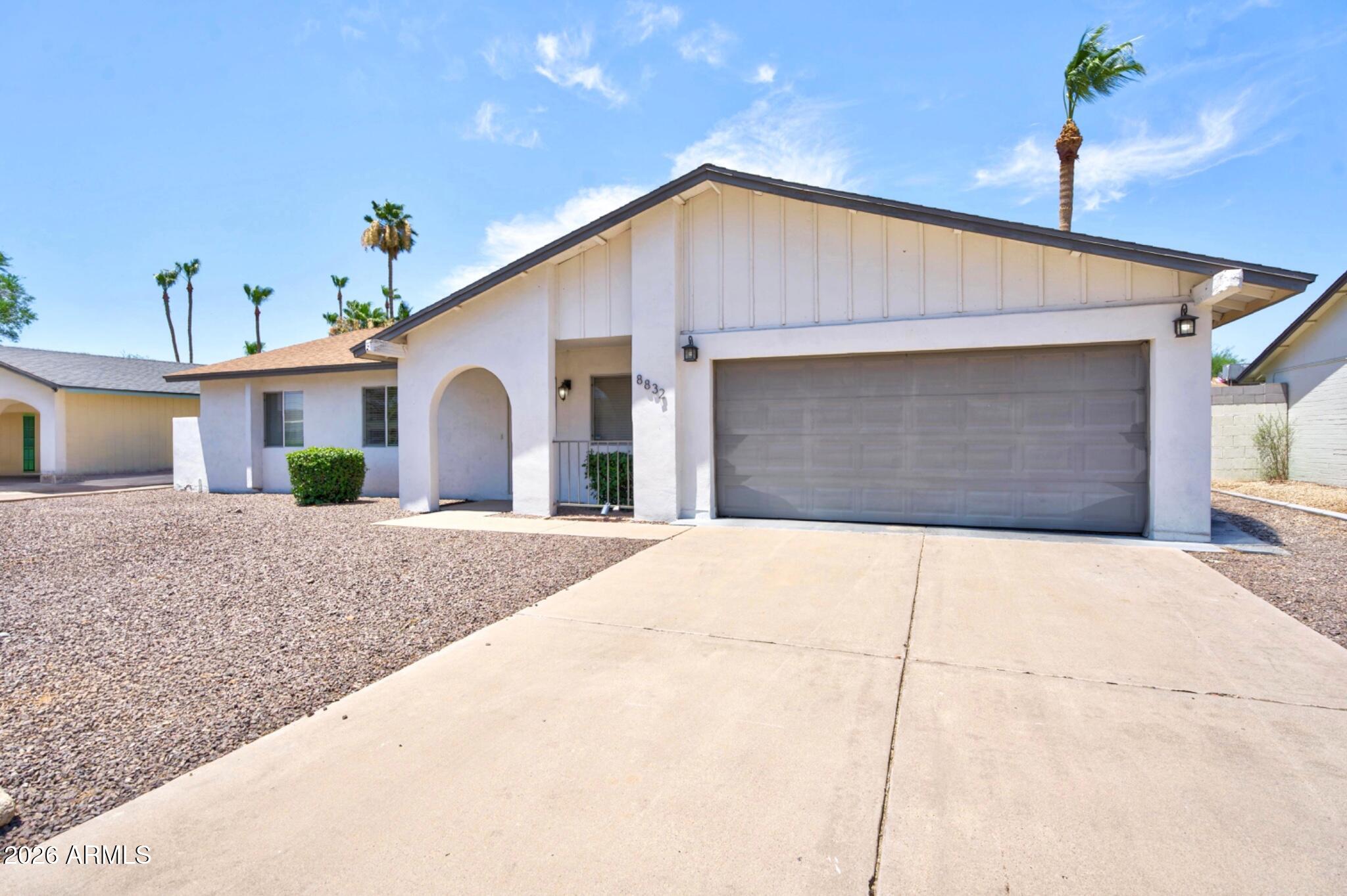 8832 E Lupine