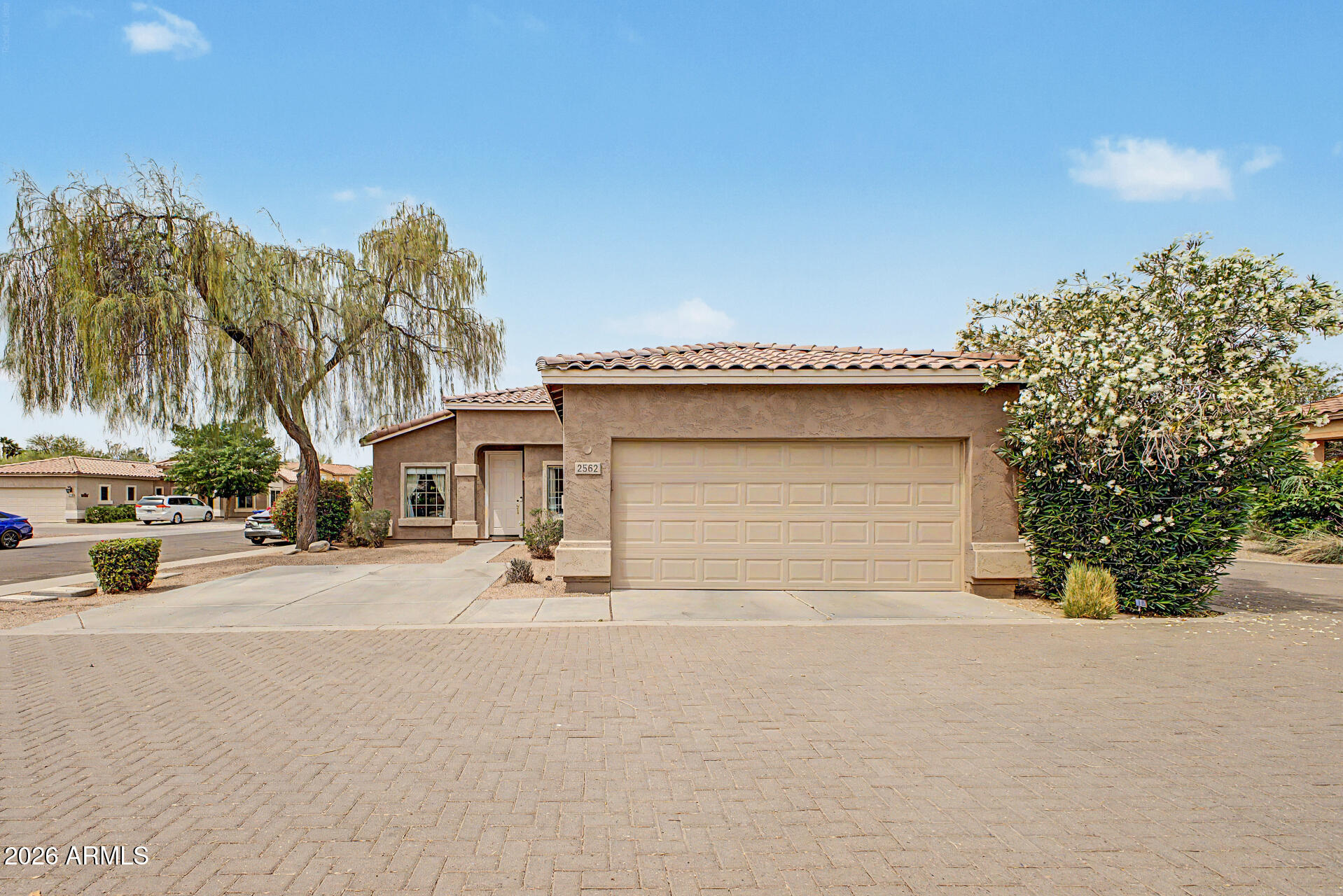 2562 E RIVIERA Drive