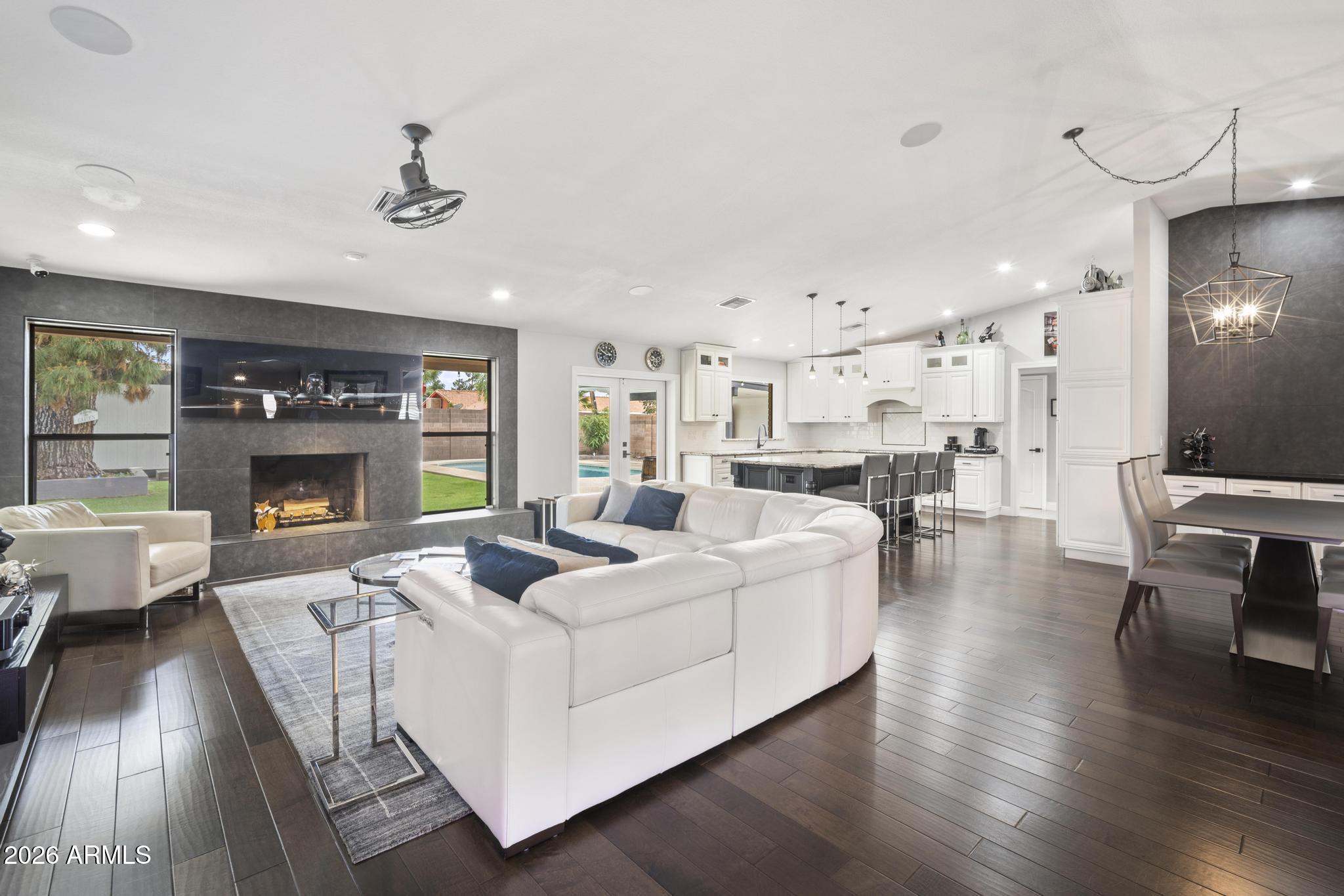 409 E CAROL ANN Way