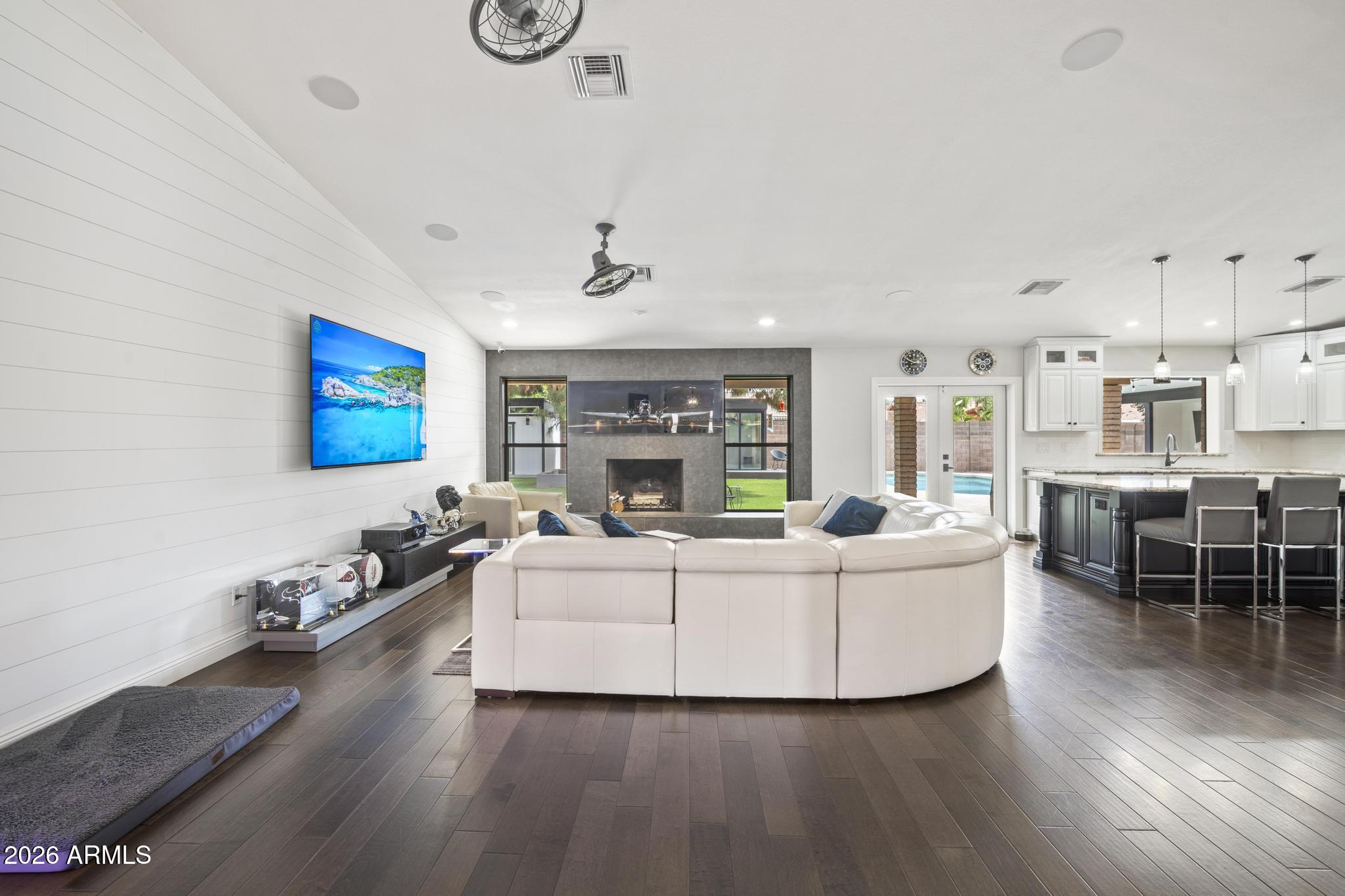 409 E CAROL ANN Way