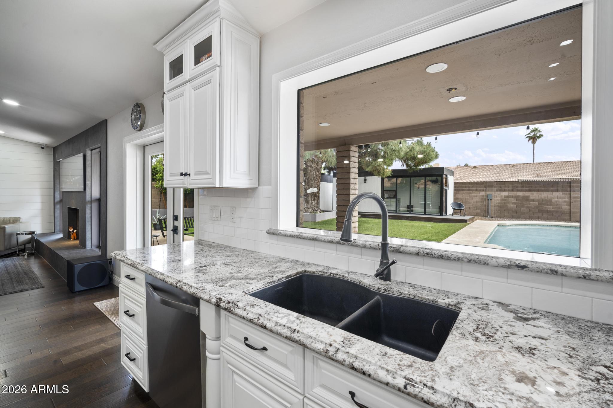 409 E CAROL ANN Way