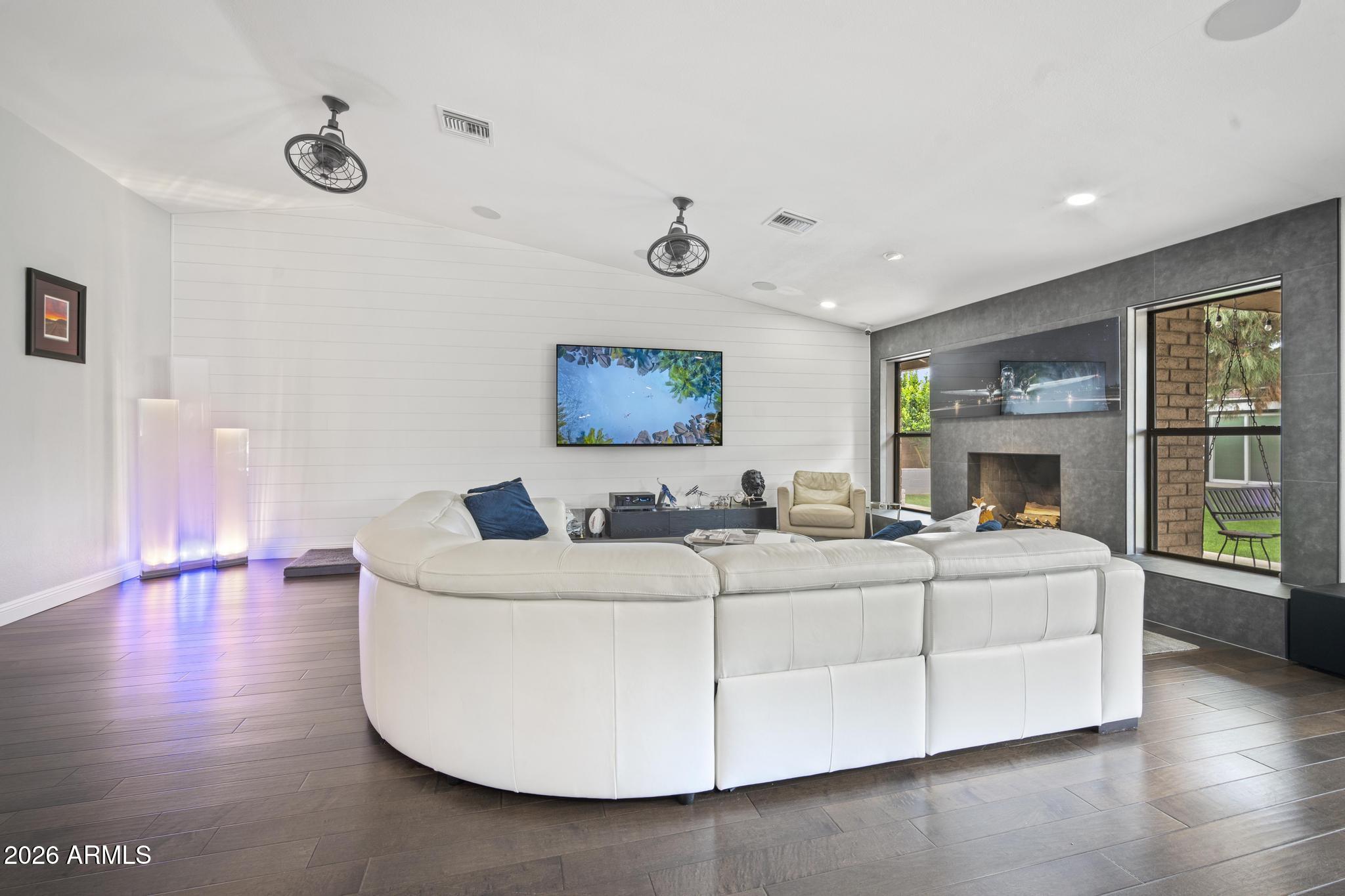 409 E CAROL ANN Way