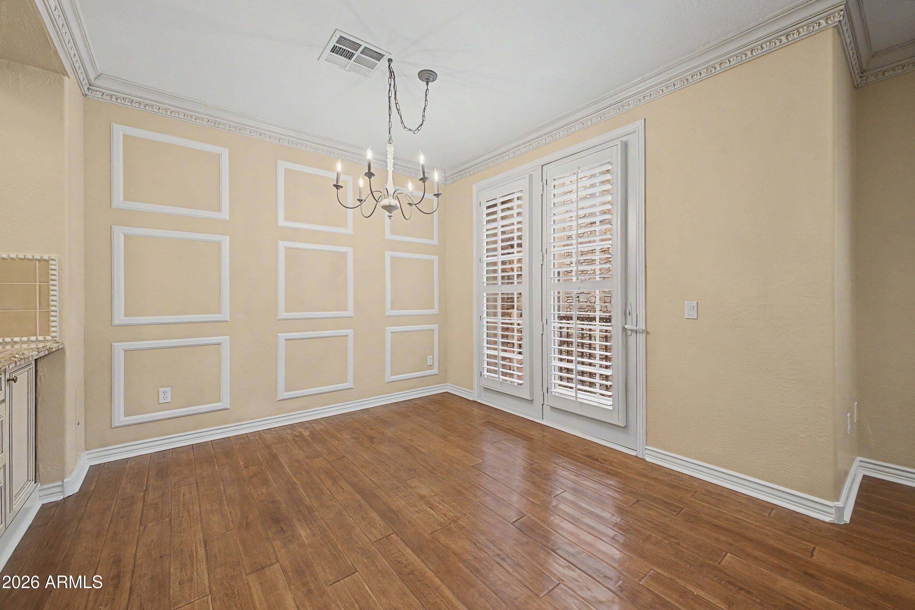 2450 E ROMA Avenue