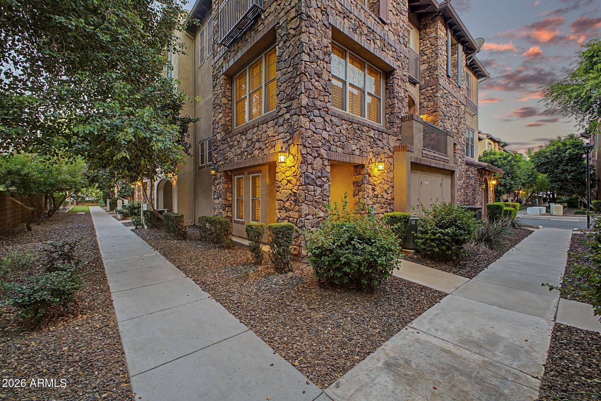 2450 E ROMA Avenue
