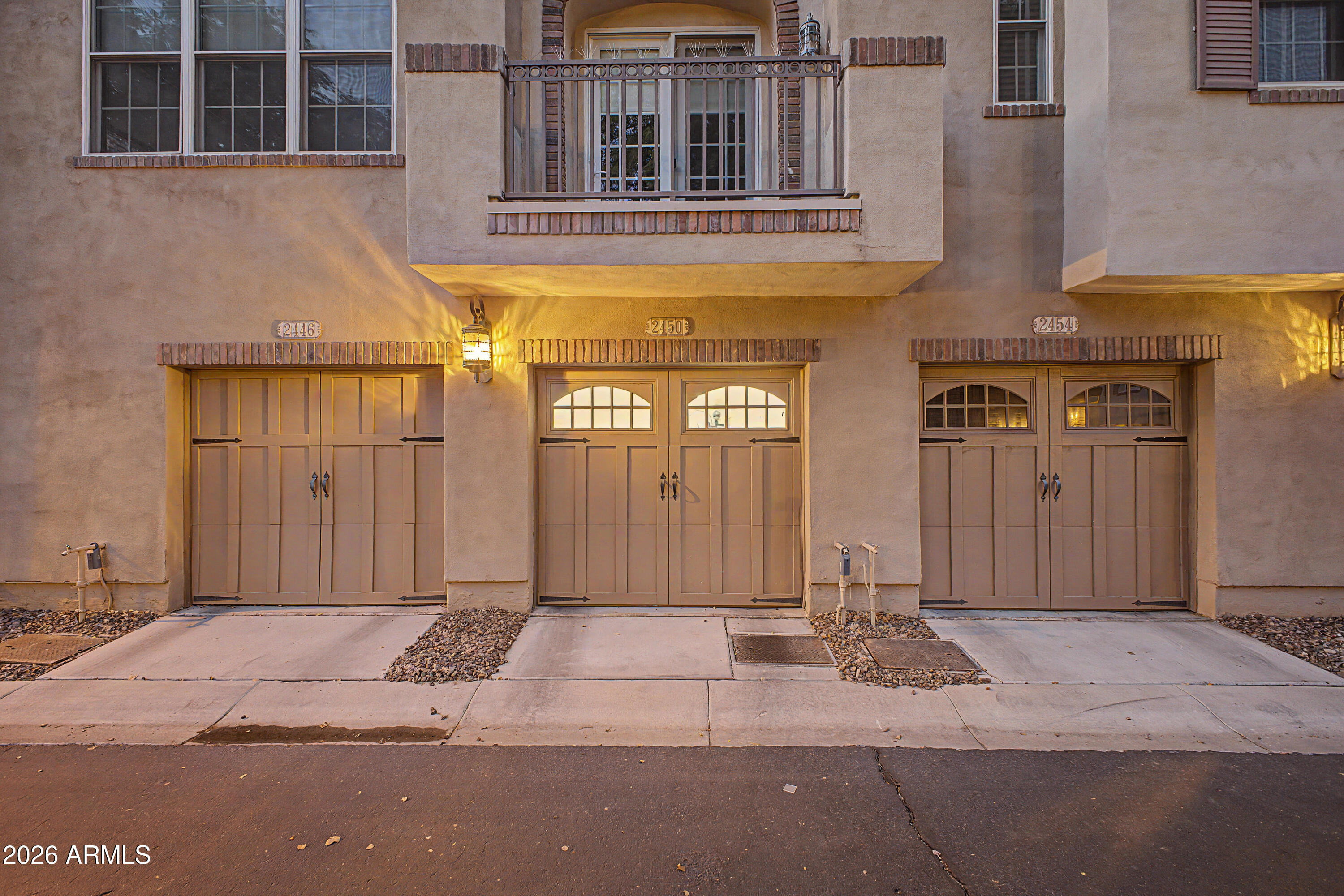2450 E ROMA Avenue