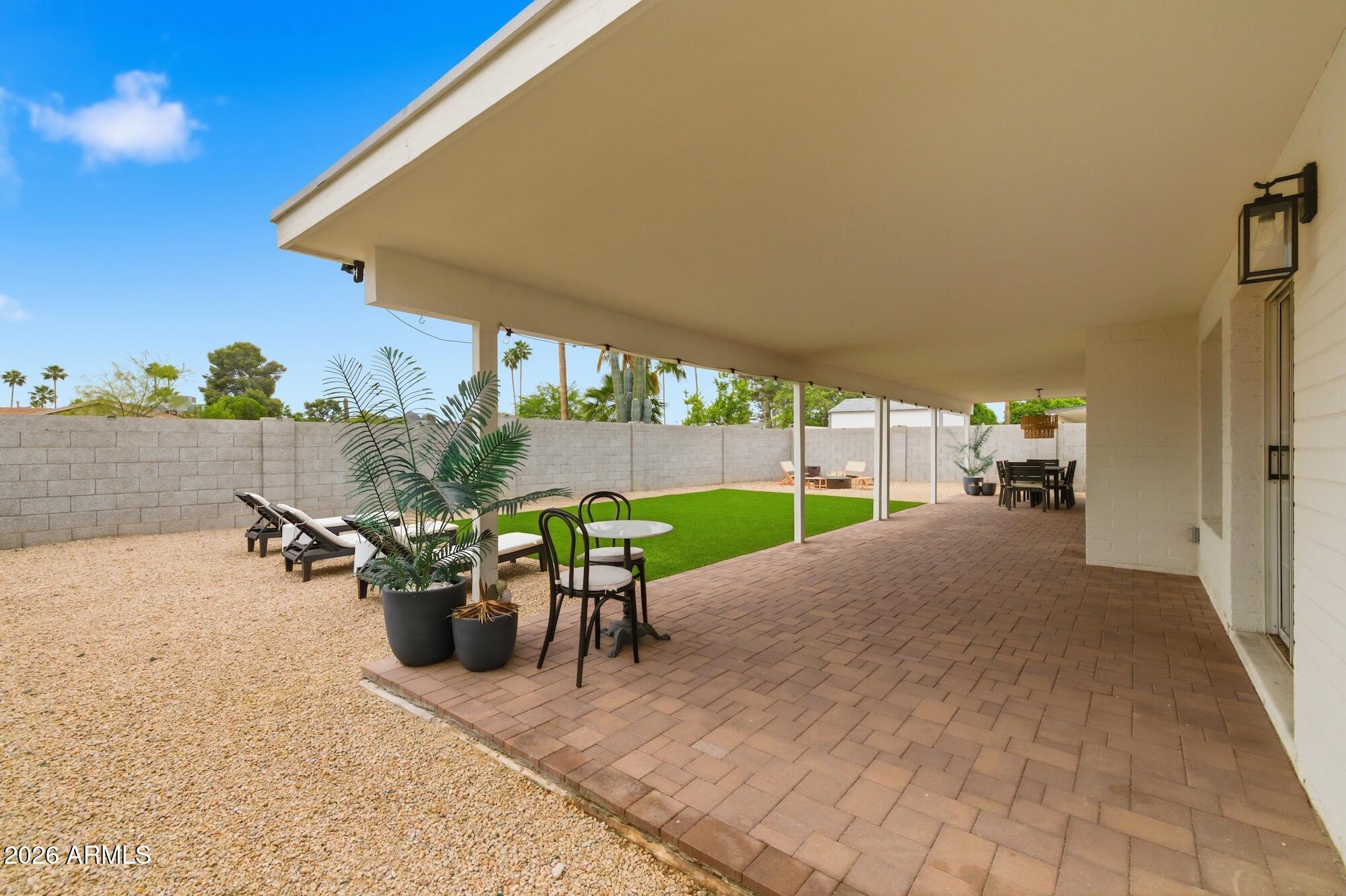 2743 E WINDROSE Drive
