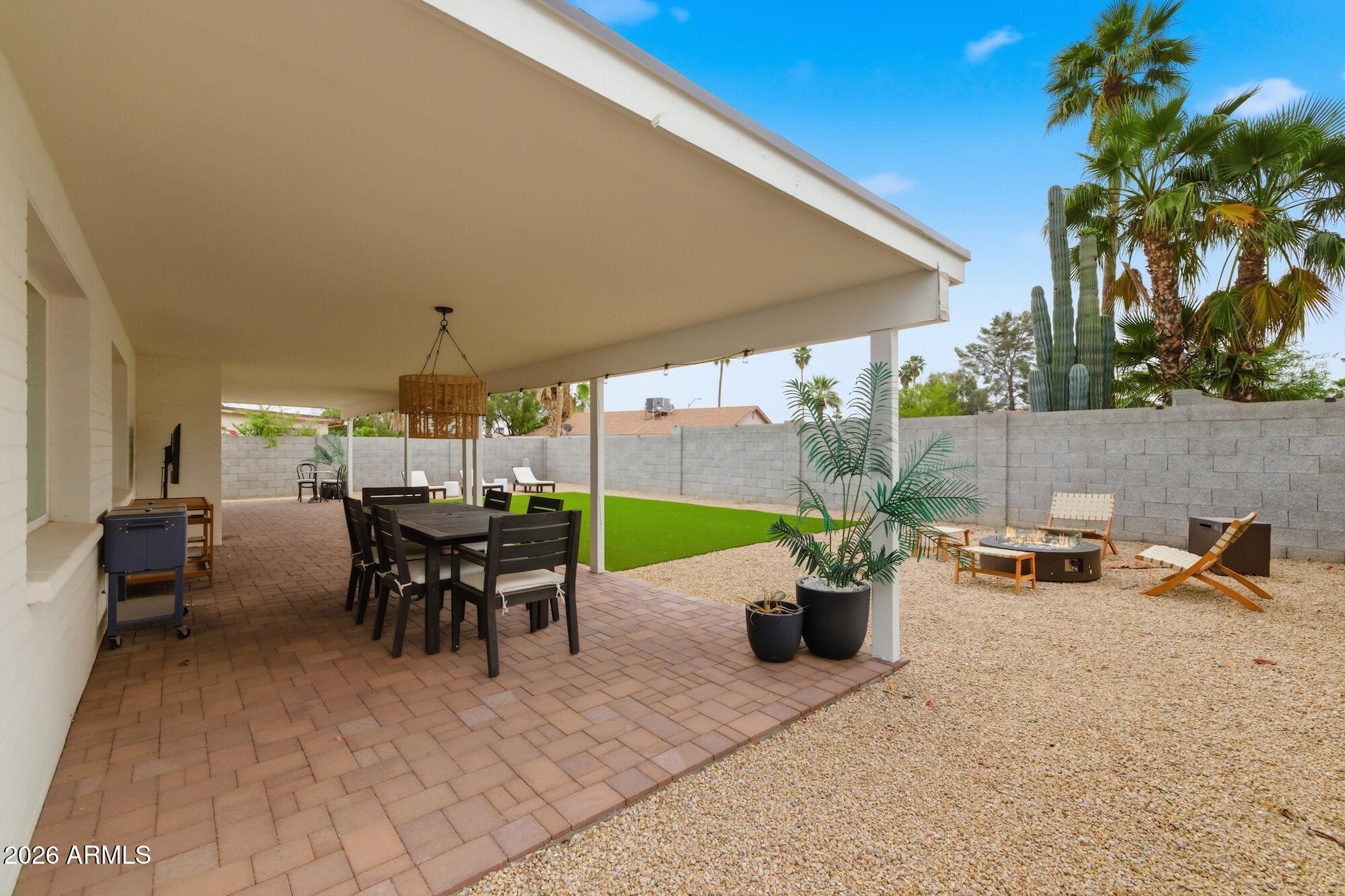 2743 E WINDROSE Drive