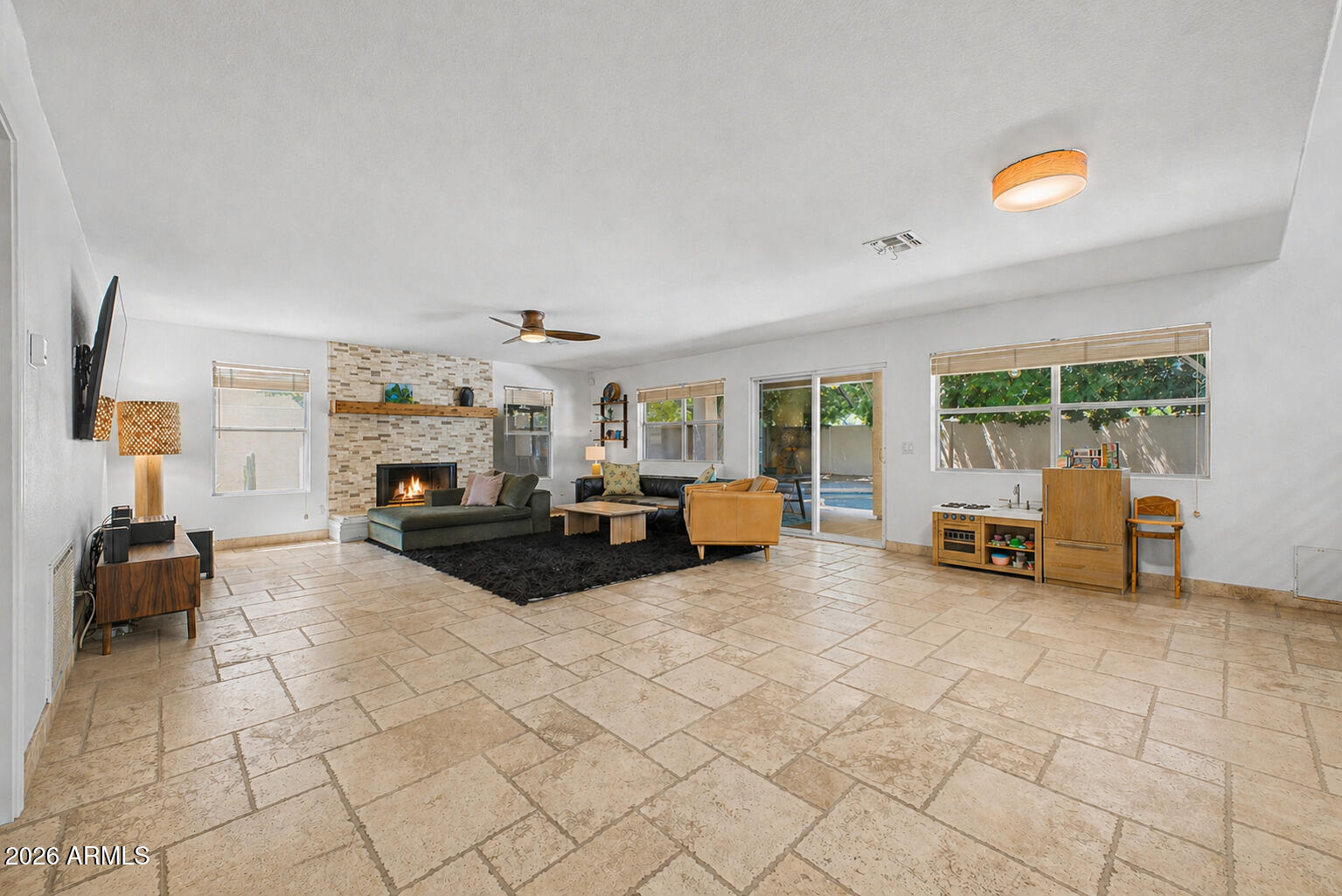 7826 W KERRY Lane