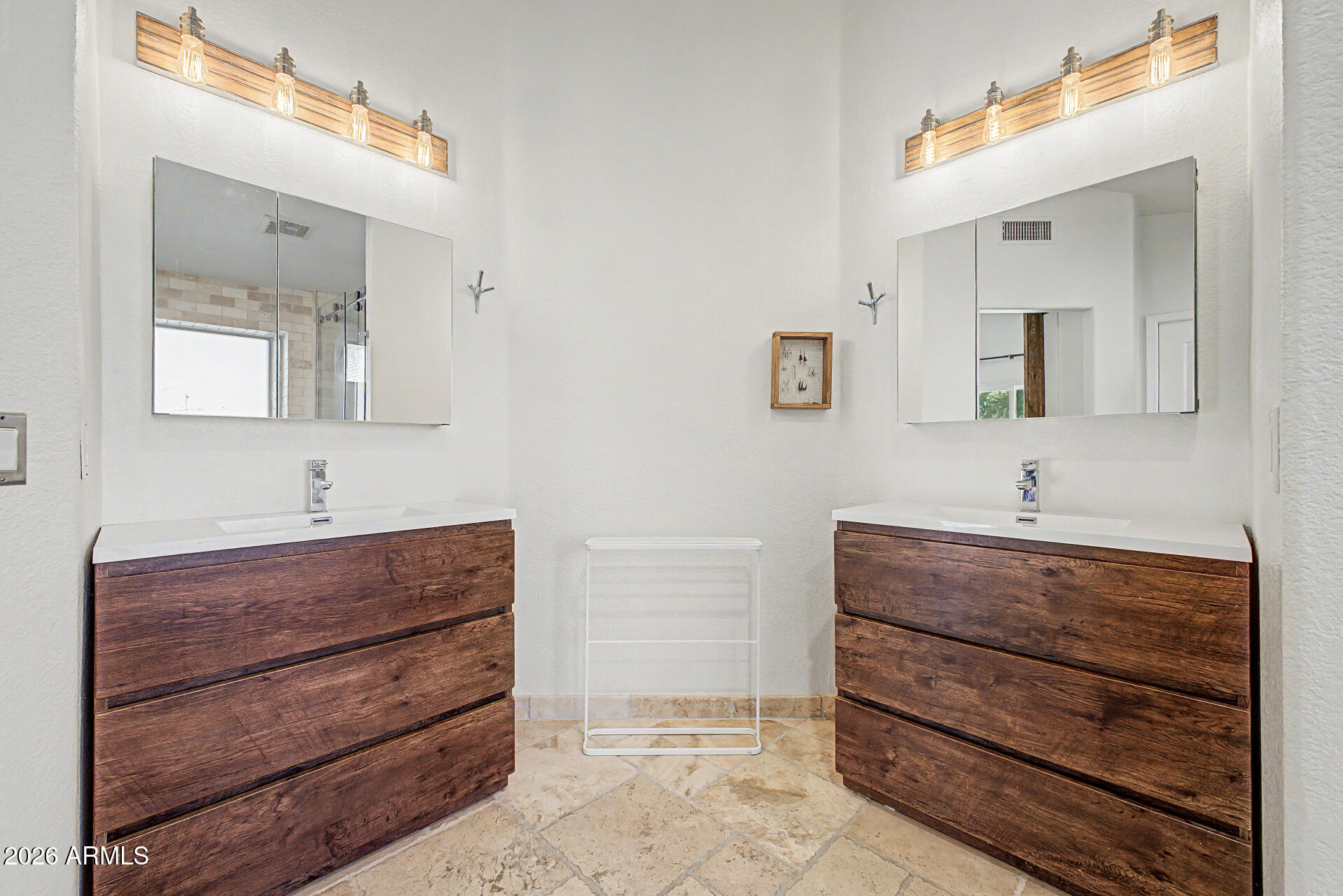 7826 W KERRY Lane