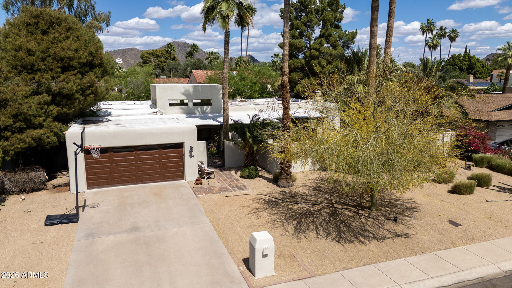 124 W El Caminito Drive