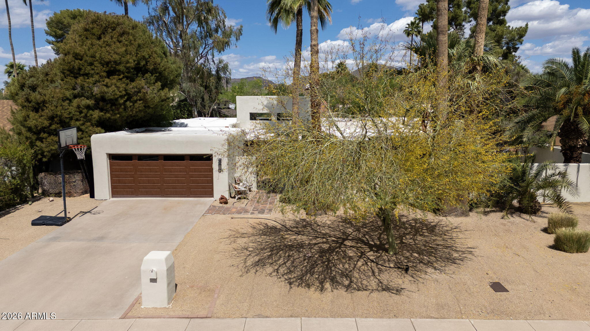 124 W El Caminito Drive