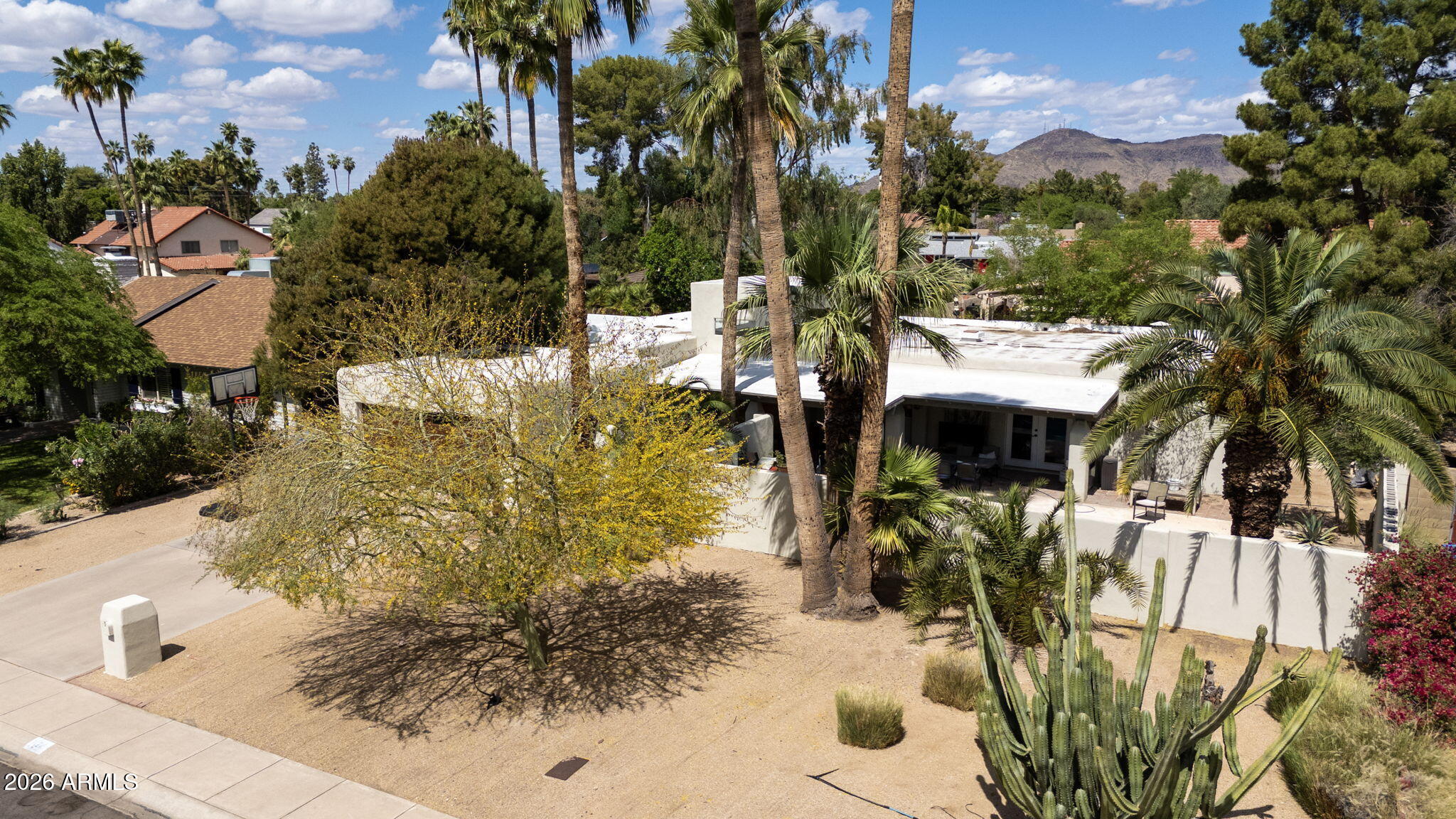 124 W El Caminito Drive