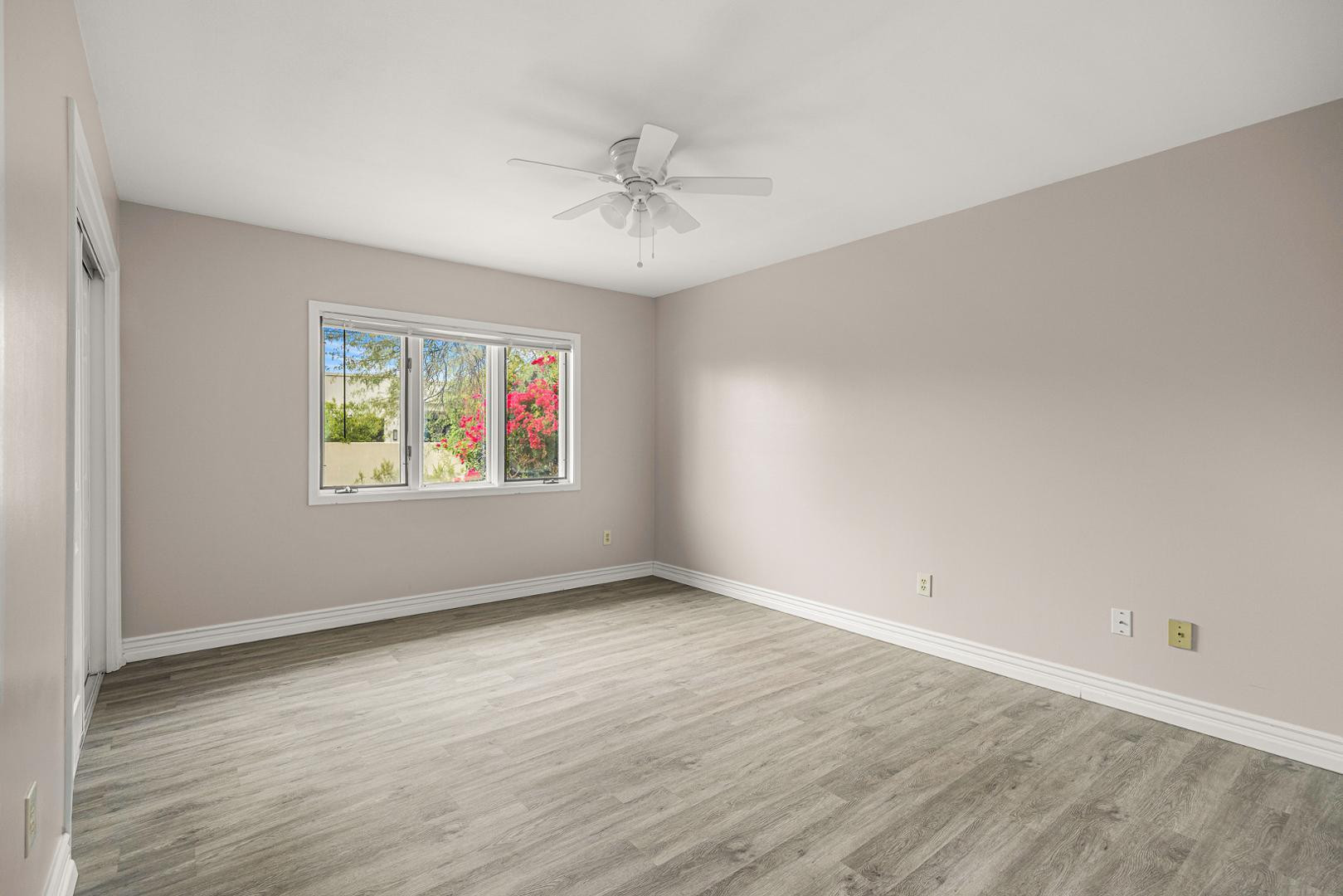 6724 N 58th Place