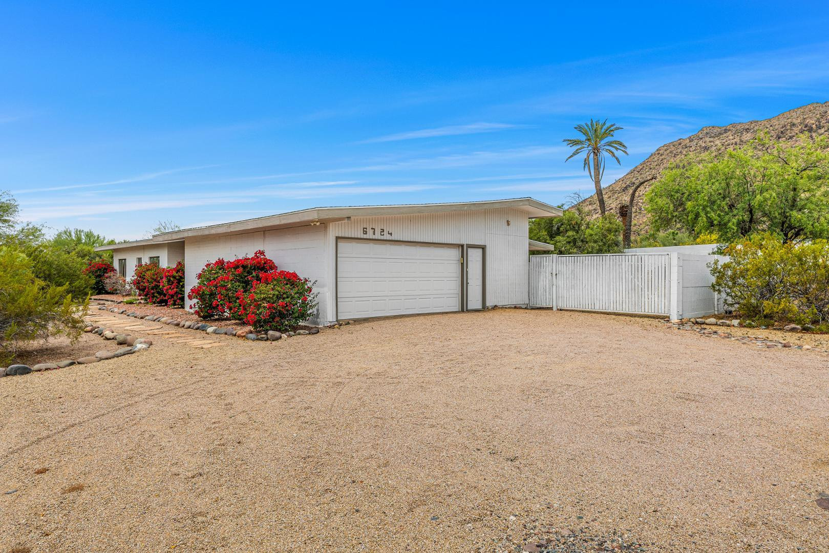 6724 N 58th Place
