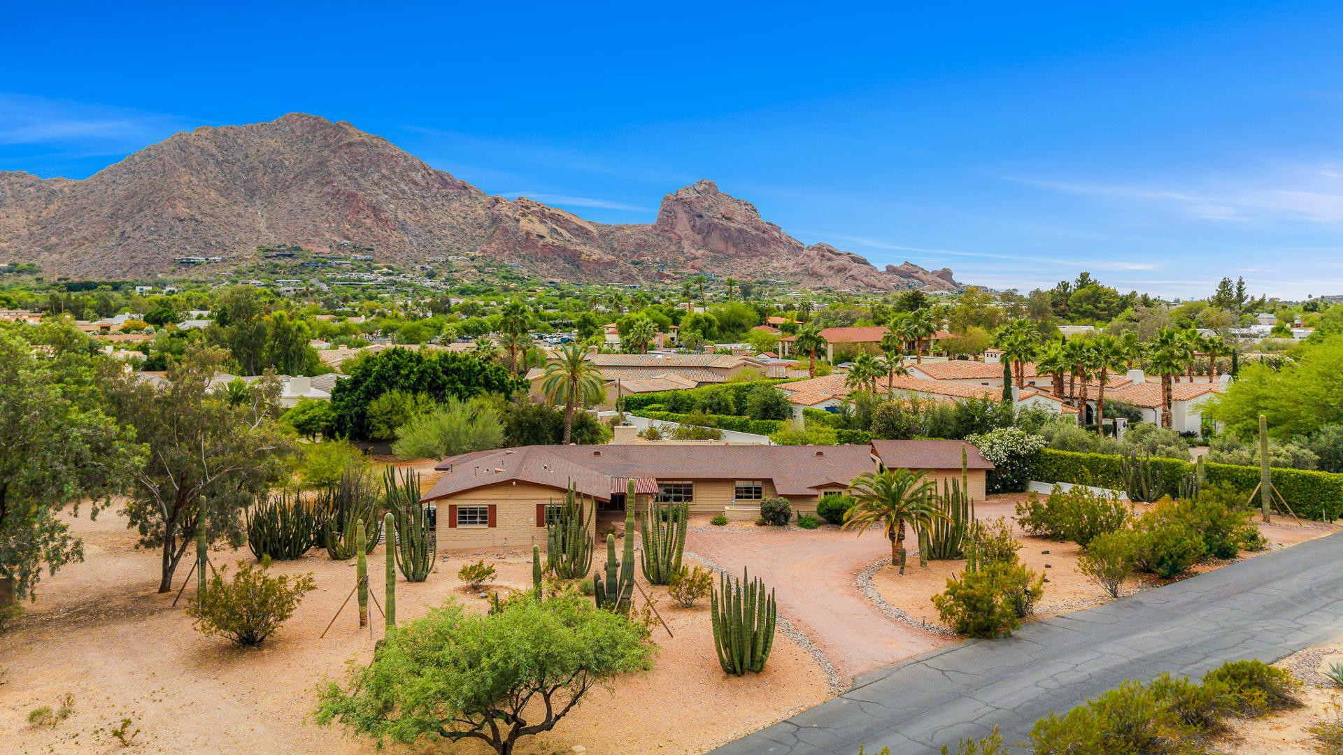5901 E Cactus Wren Road