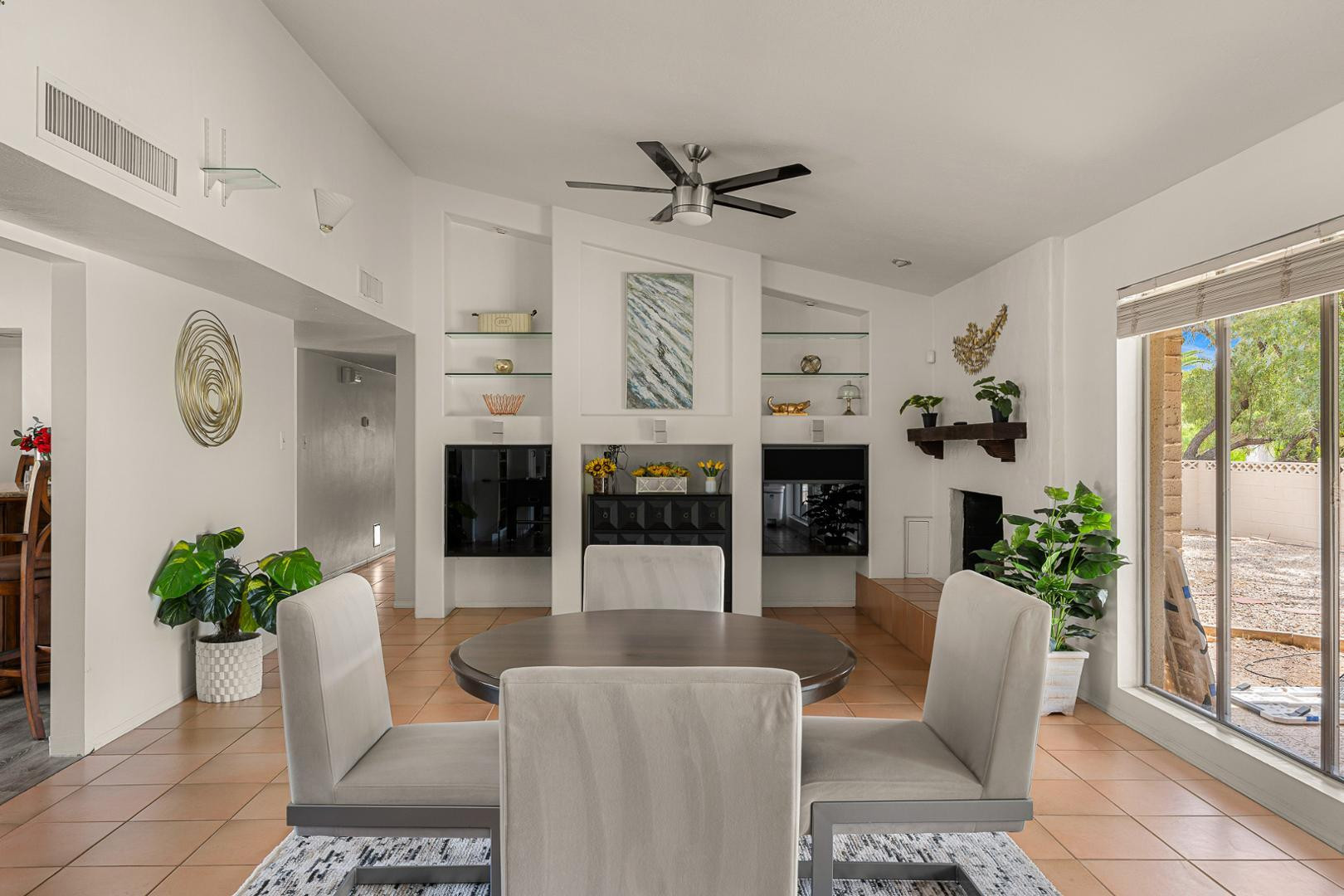 5901 E Cactus Wren Road
