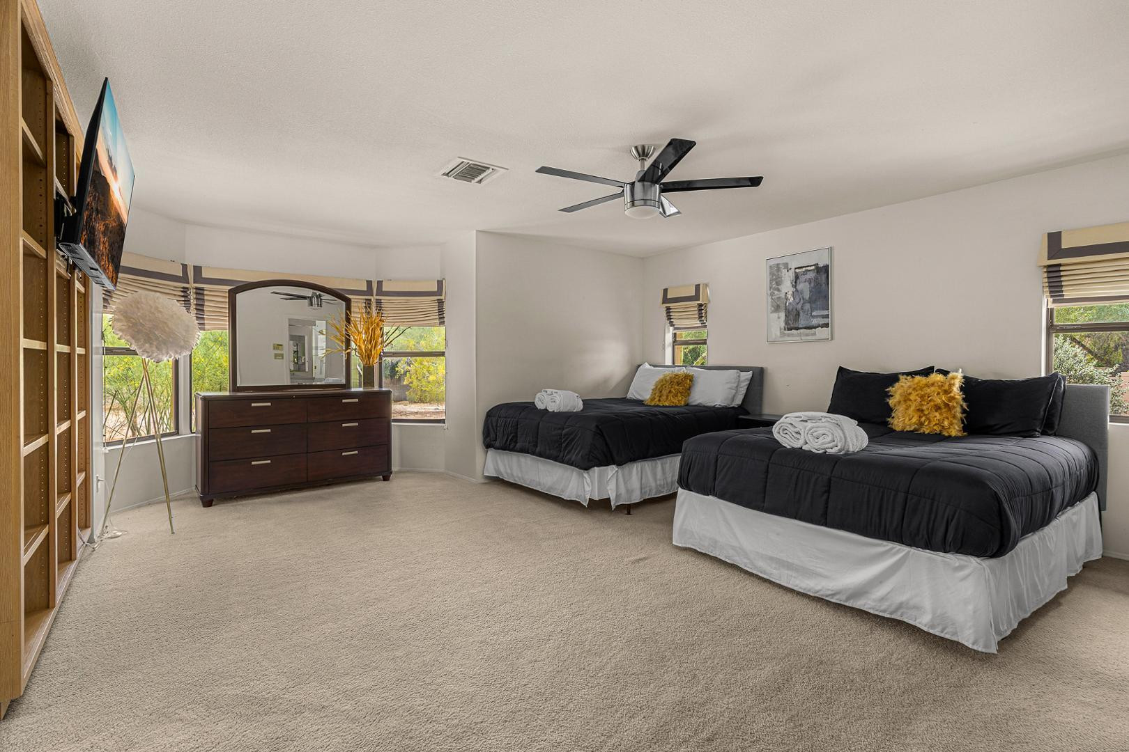 5901 E Cactus Wren Road