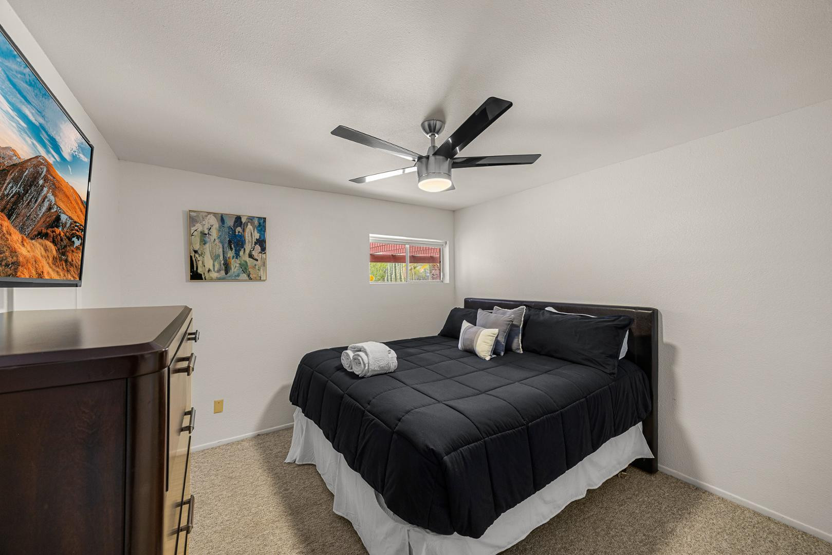 5901 E Cactus Wren Road