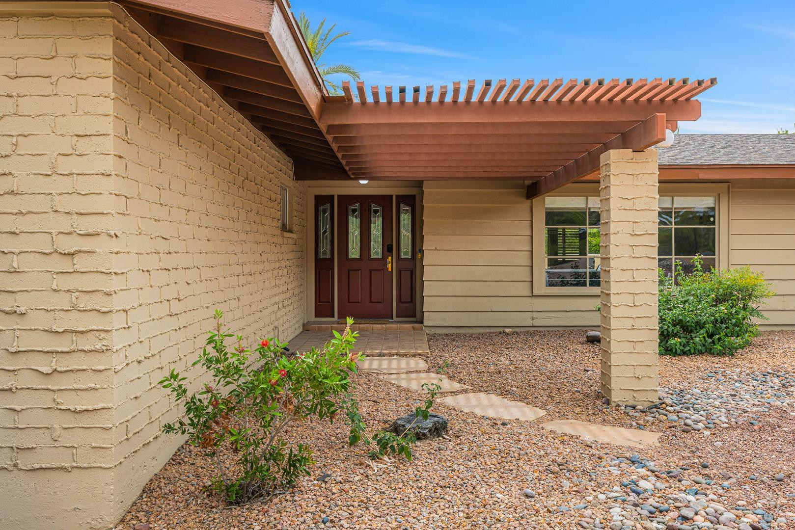 5901 E Cactus Wren Road
