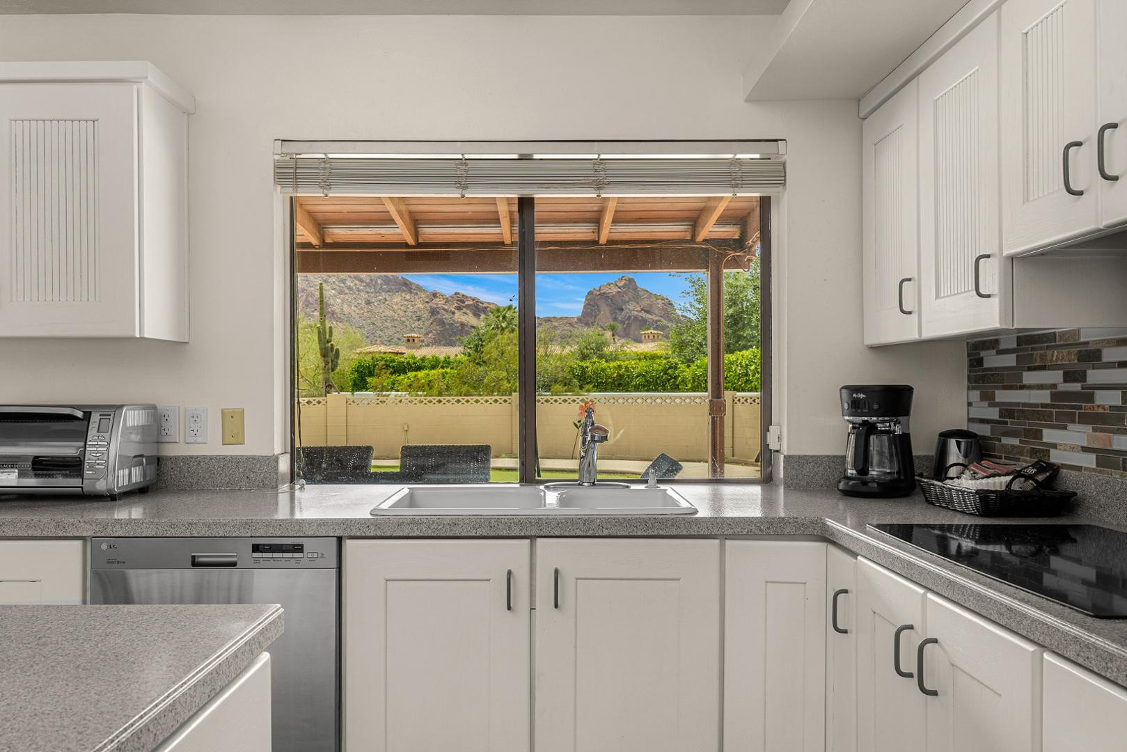 5901 E Cactus Wren Road