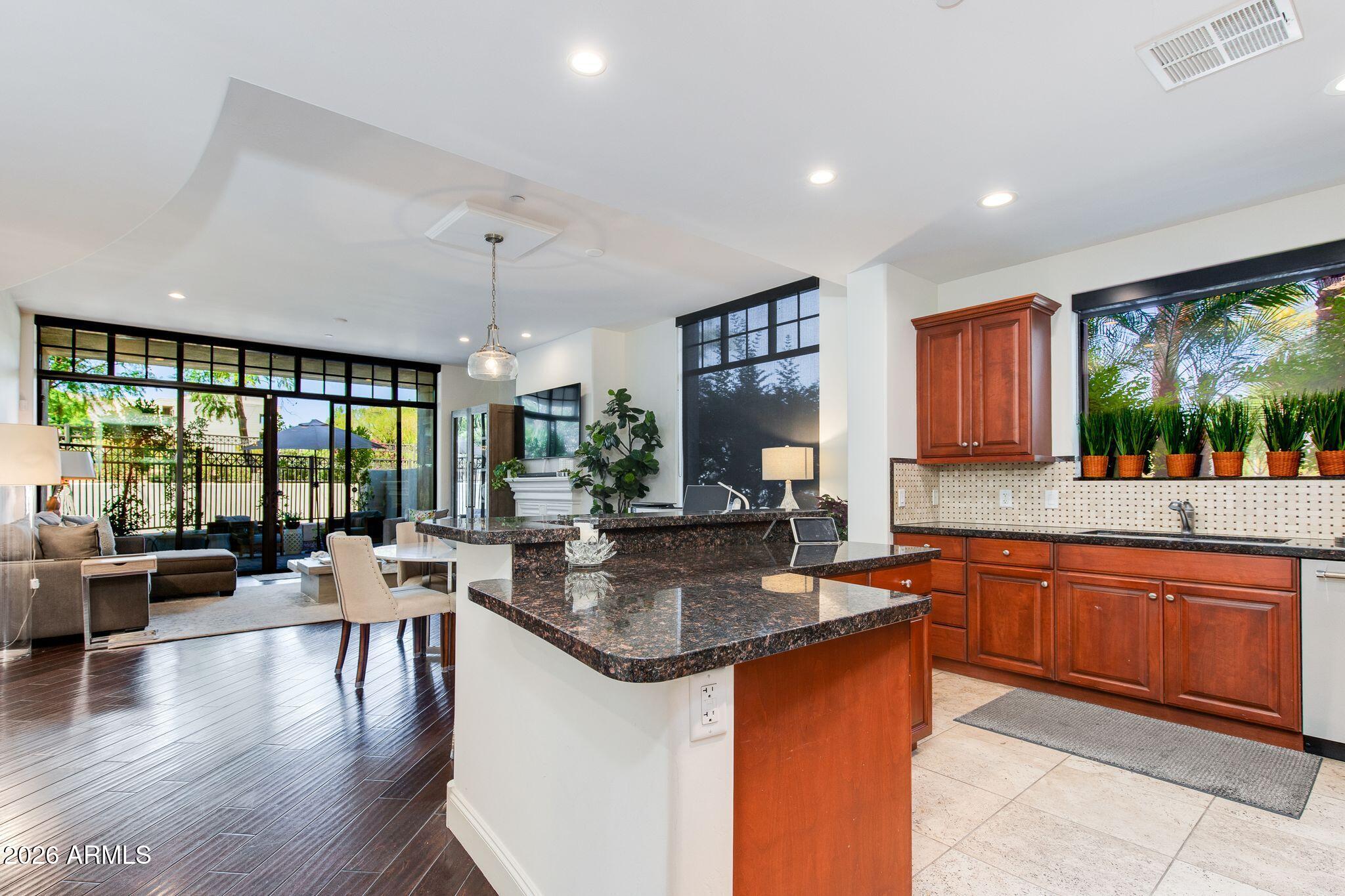8 E BILTMORE Estate 114