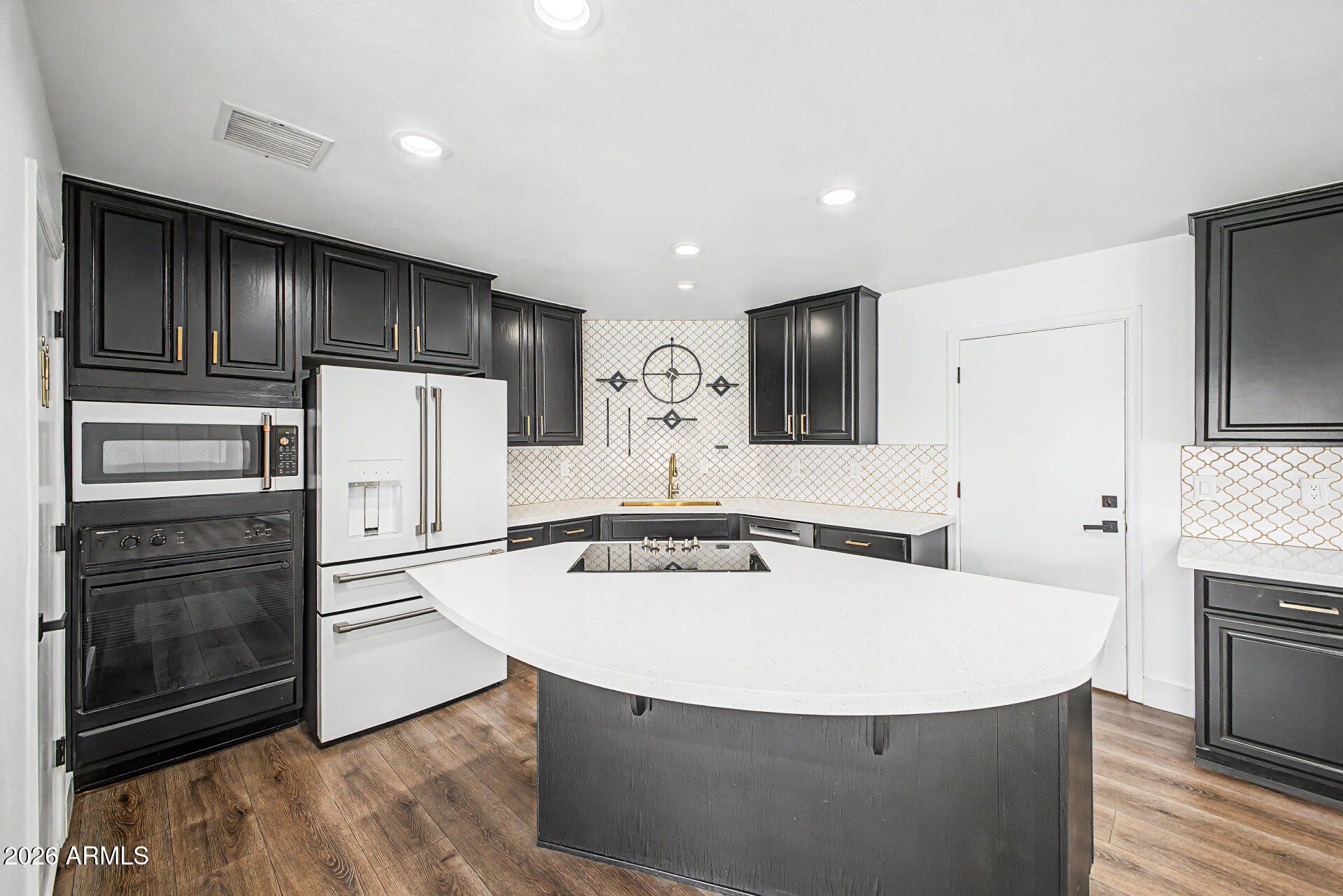 127 E PERSHING Avenue