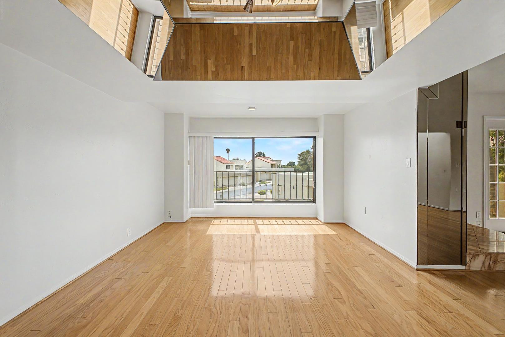 5736 N 25th