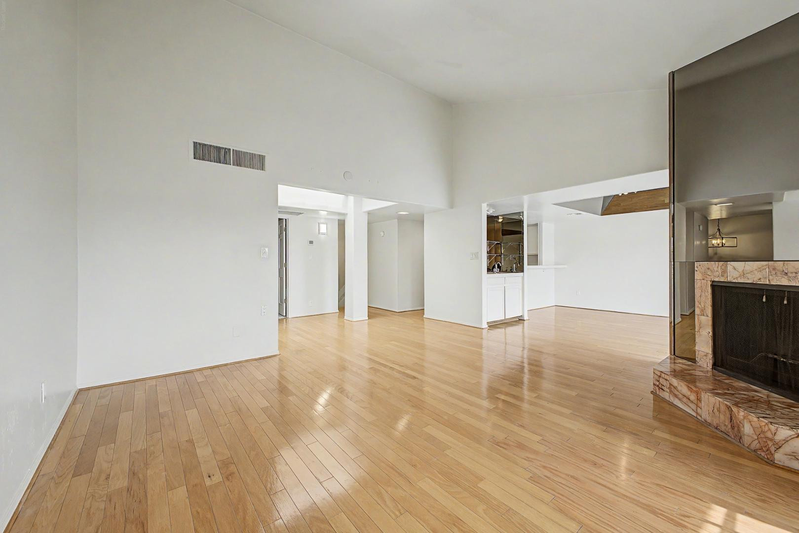 5736 N 25th