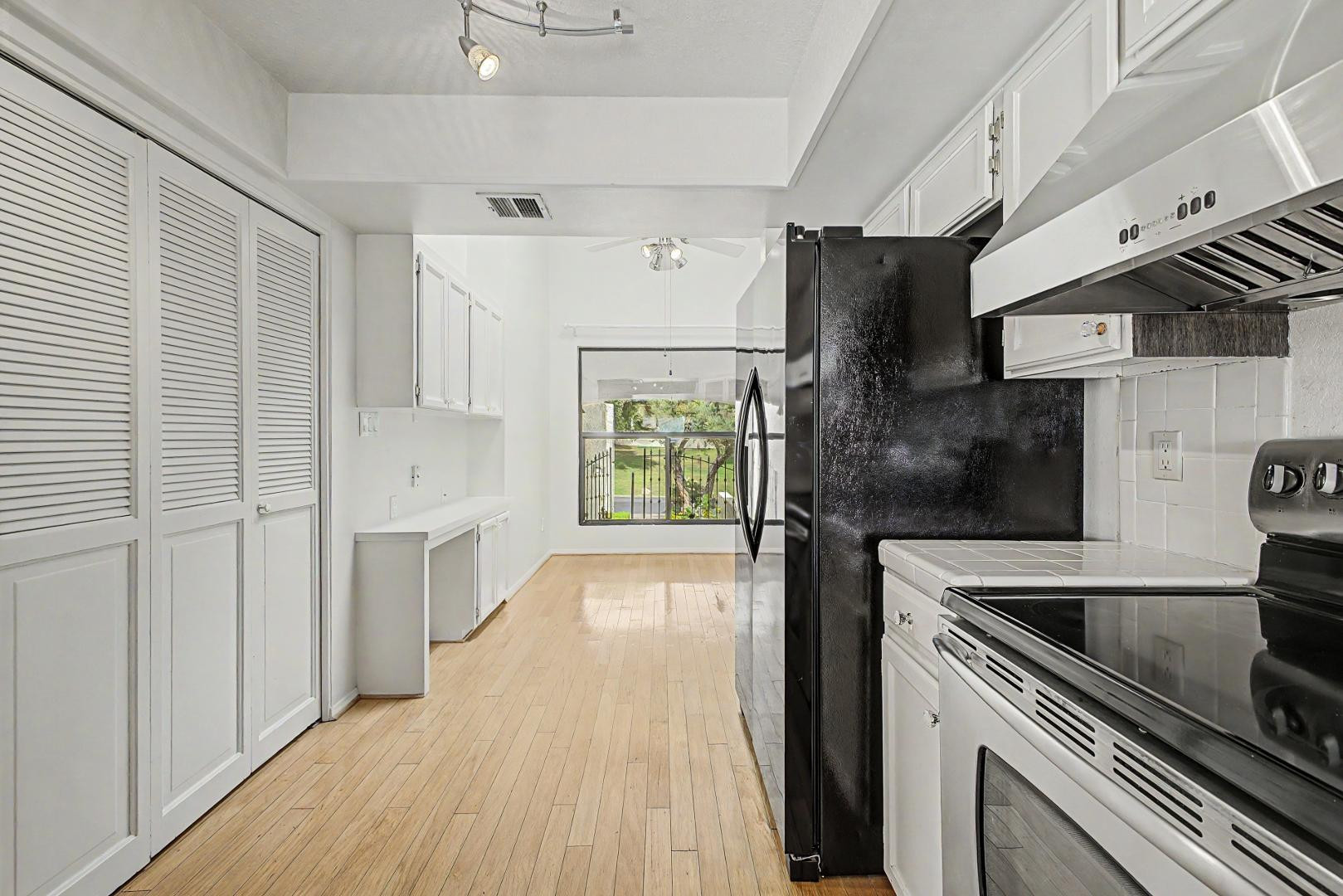 5736 N 25th