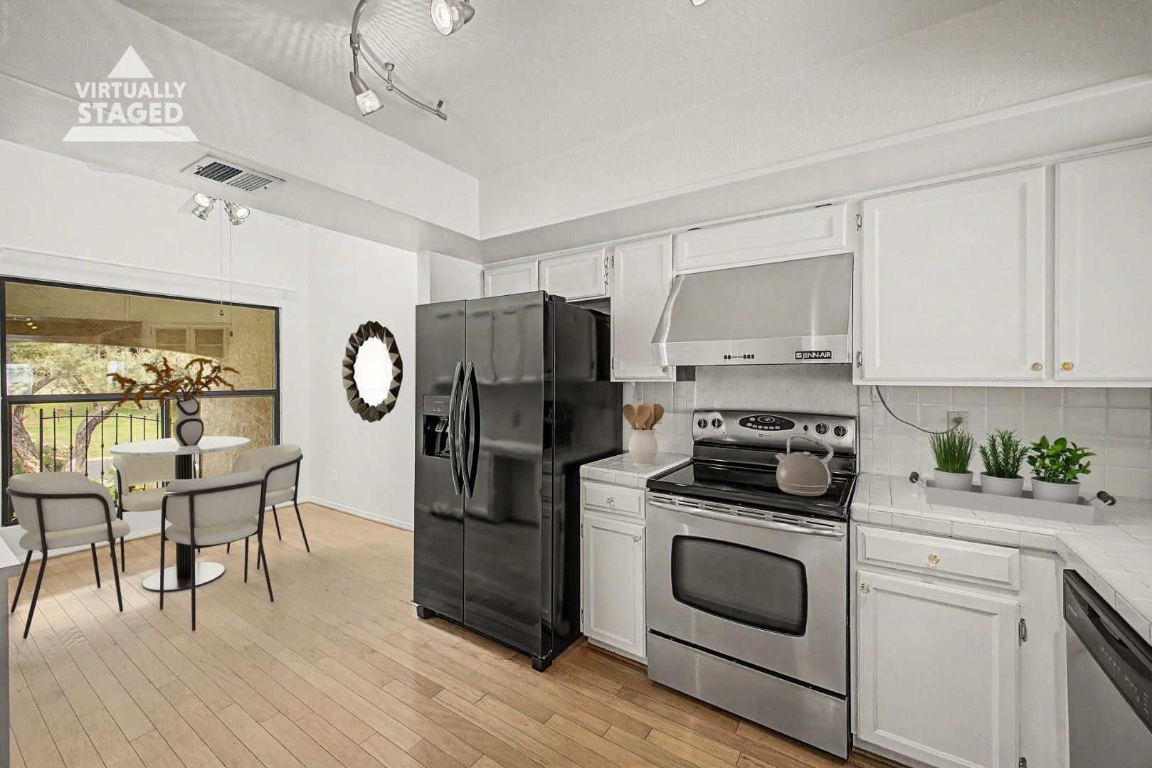 5736 N 25th