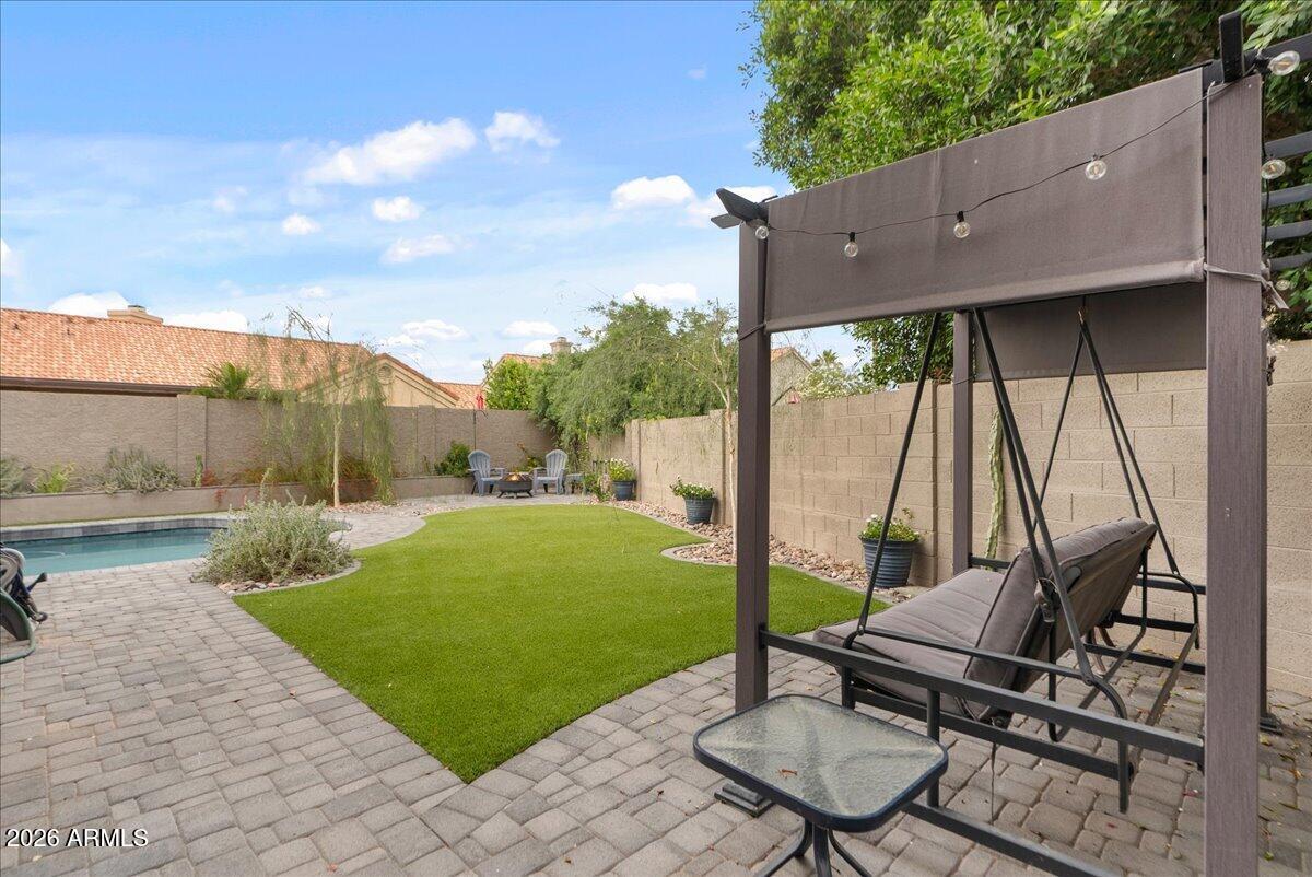 3910 E HIDDENVIEW Drive
