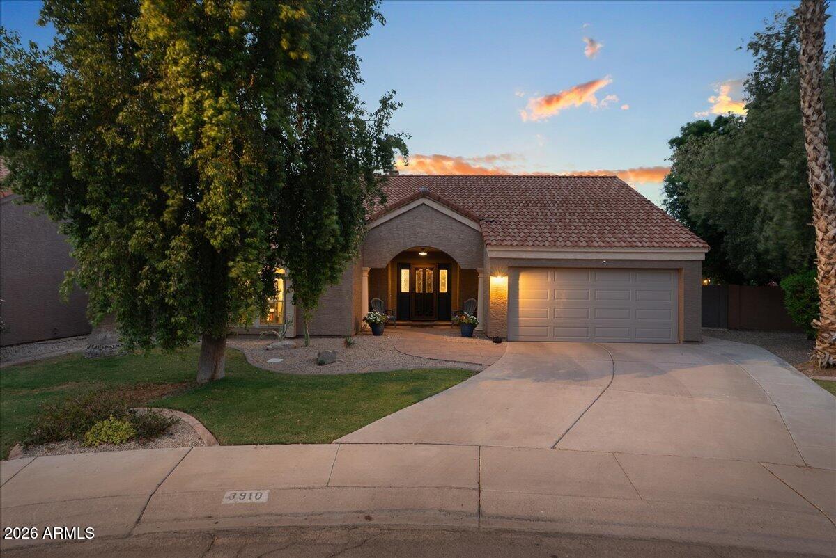 3910 E HIDDENVIEW Drive