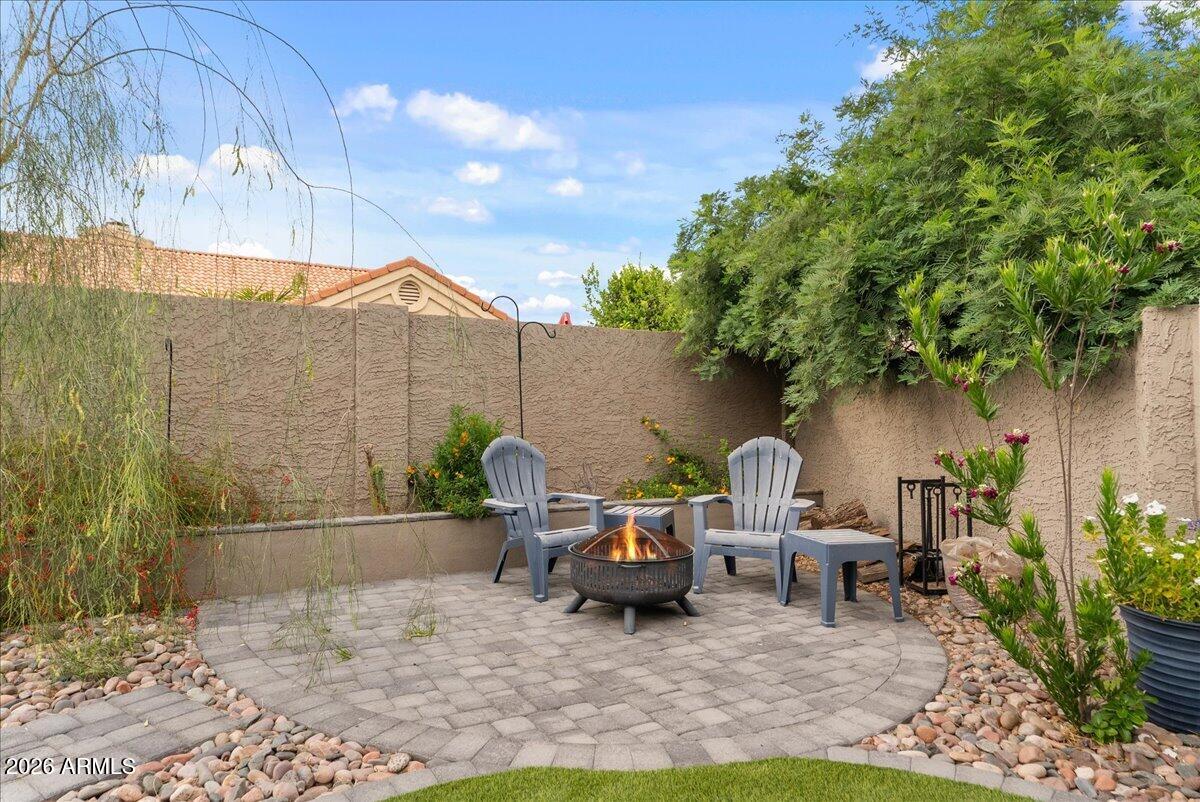 3910 E HIDDENVIEW Drive