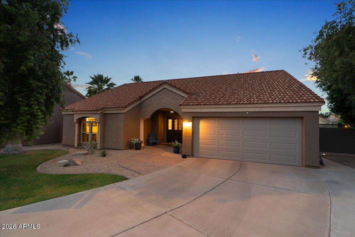 3910 E HIDDENVIEW Drive