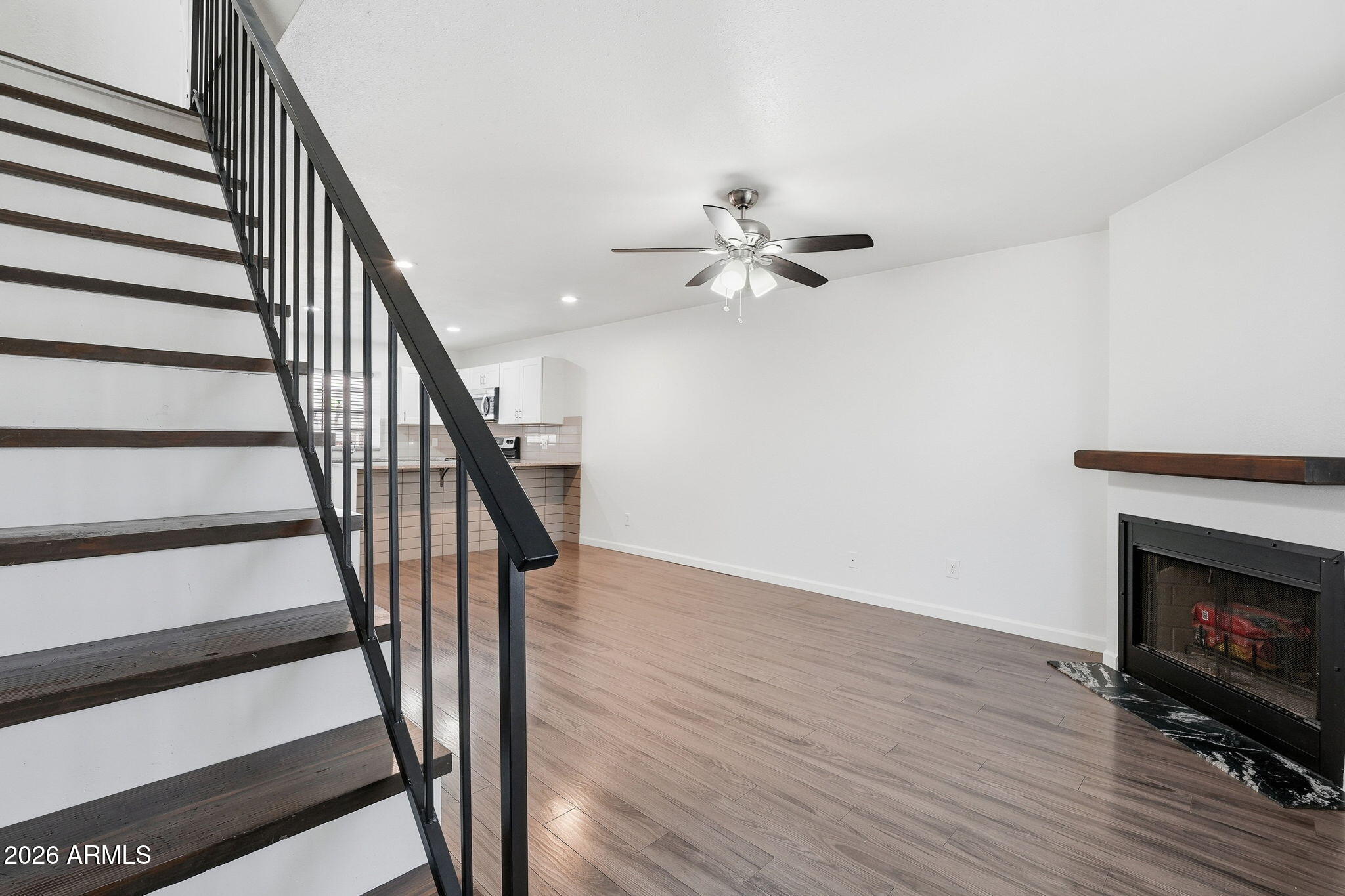 921 W UNIVERSITY Drive 1096