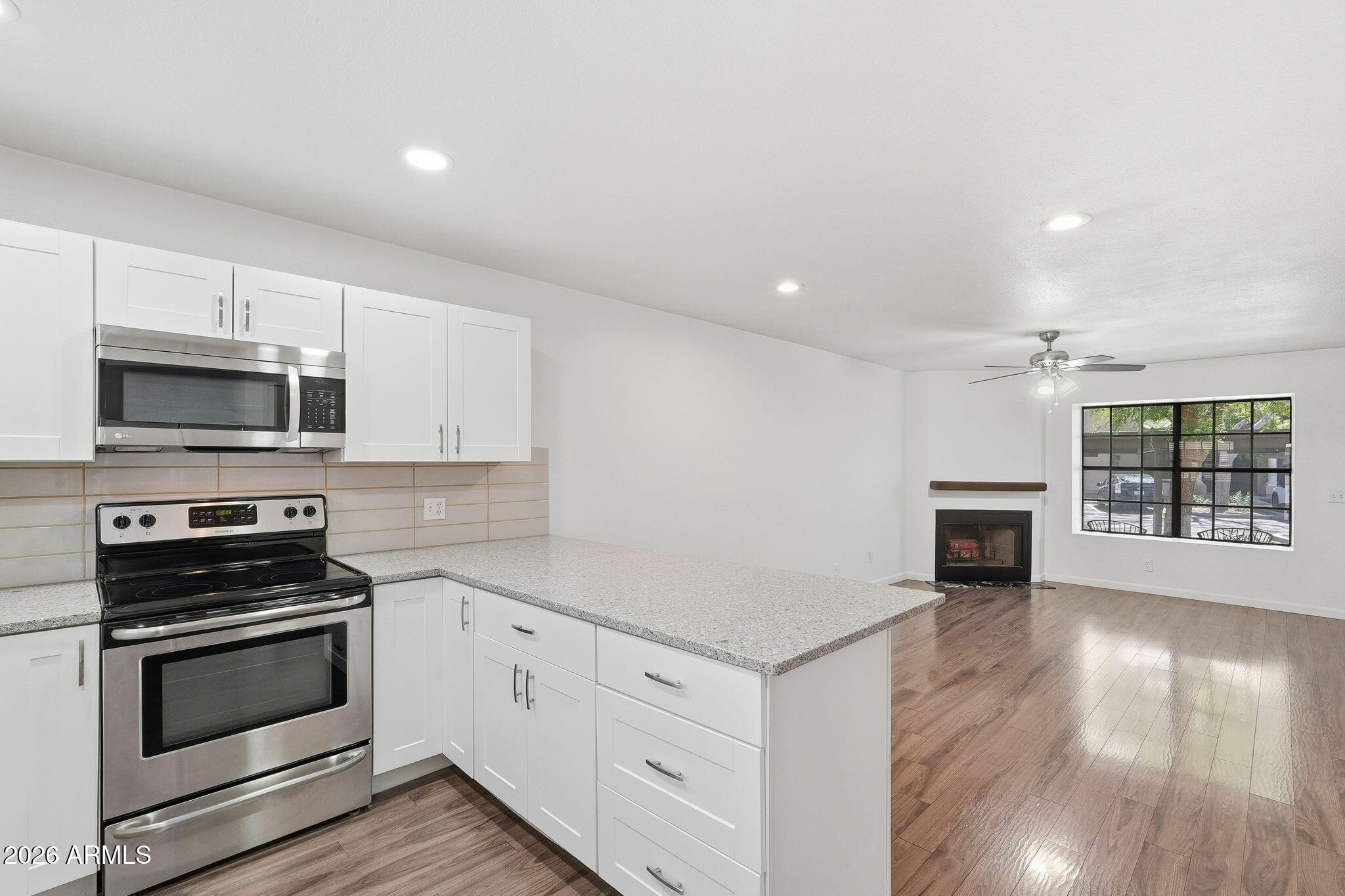 921 W UNIVERSITY Drive 1096