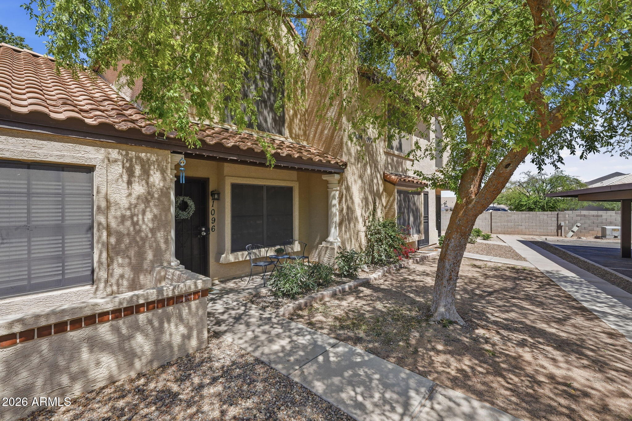 921 W UNIVERSITY Drive 1096