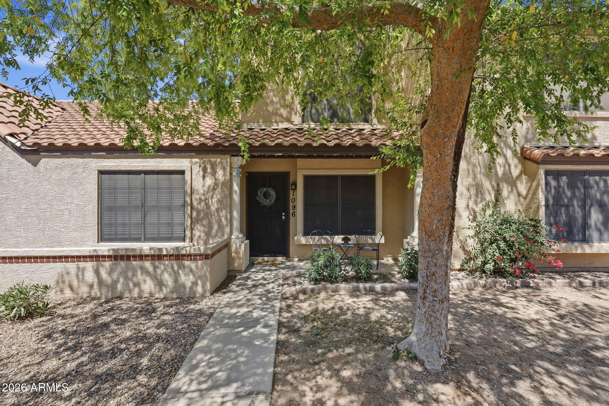 921 W UNIVERSITY Drive 1096